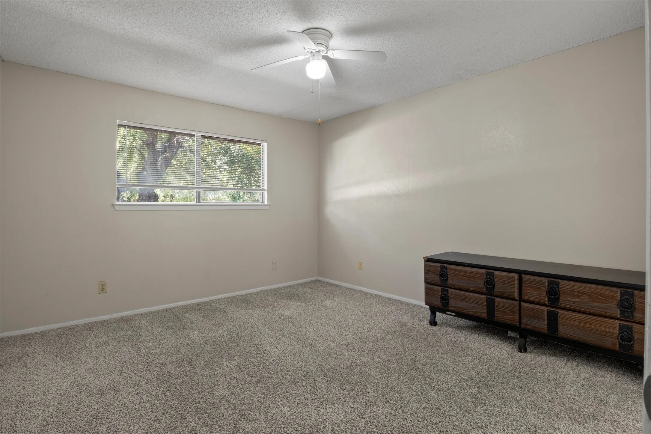 Townhouse For Sale in Dallas County , 518 Campana Court, Irving, Texas 75061, 3 Bedroom, 2 Bathroom, 1 Garage spaces, 1,569 Sqft, built in 1977, Price $257,900, mls#21334994, Real Estate Agent in Irving, Homes For Sale in Dallas county, Homes For Sale in Irving, Realtor in Irving Texas, Real Estate Brokerage Independent Realty Texas, Luminita Cordes Realtor