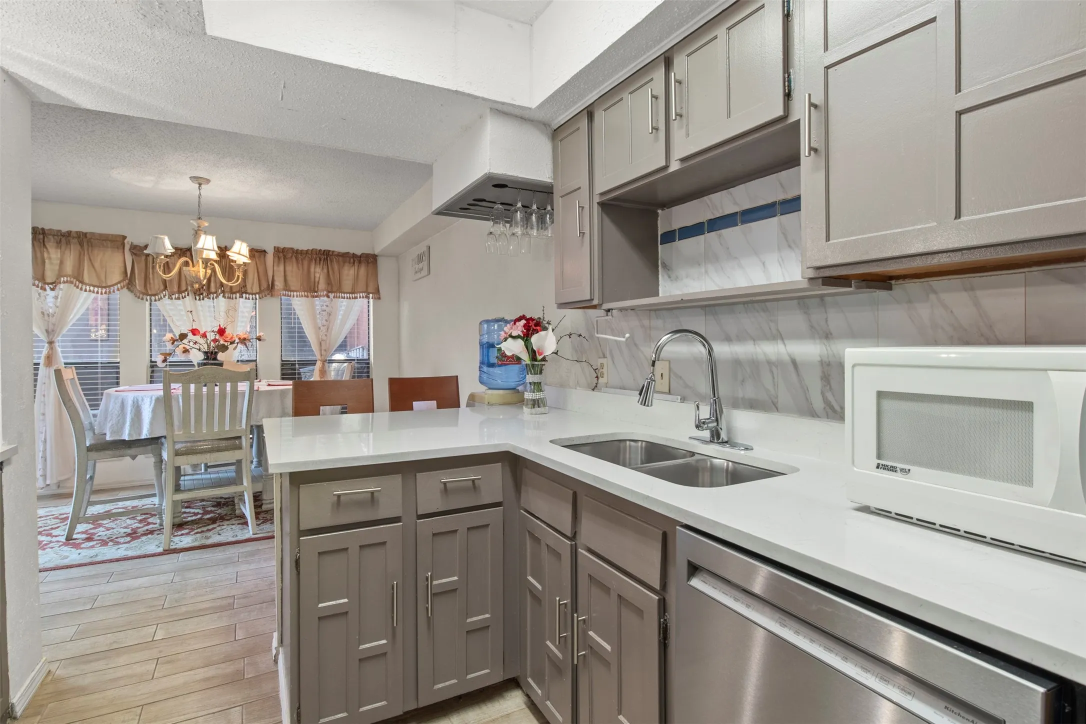 Townhouse For Sale in Dallas County , 518 Campana Court, Irving, Texas 75061, 3 Bedroom, 2 Bathroom, 1 Garage spaces, 1,569 Sqft, built in 1977, Price $257,900, mls#21334994, Real Estate Agent in Irving, Homes For Sale in Dallas county, Homes For Sale in Irving, Realtor in Irving Texas, Real Estate Brokerage Independent Realty Texas, Luminita Cordes Realtor