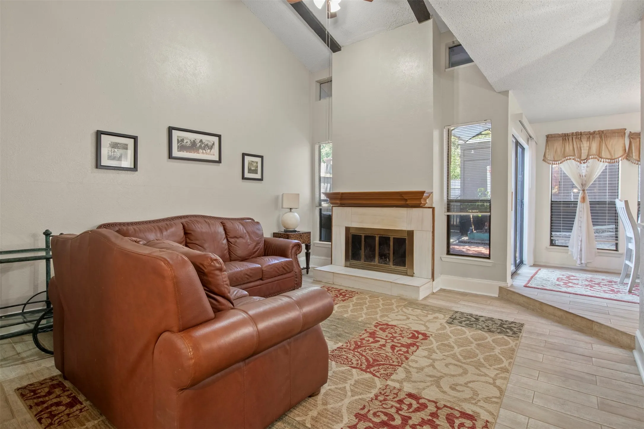 Townhouse For Sale in Dallas County , 518 Campana Court, Irving, Texas 75061, 3 Bedroom, 2 Bathroom, 1 Garage spaces, 1,569 Sqft, built in 1977, Price $257,900, mls#21334994, Real Estate Agent in Irving, Homes For Sale in Dallas county, Homes For Sale in Irving, Realtor in Irving Texas, Real Estate Brokerage Independent Realty Texas, Luminita Cordes Realtor