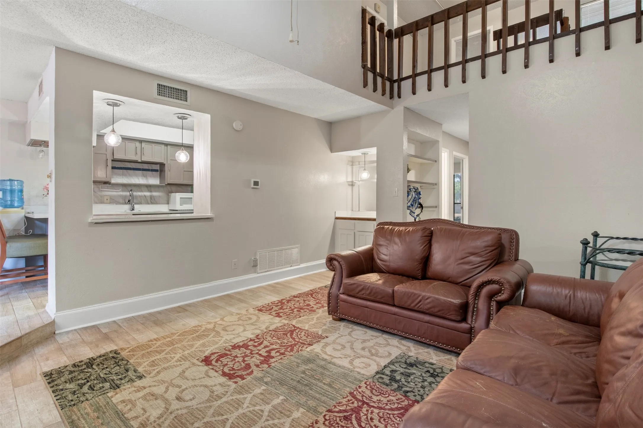 Townhouse For Sale in Dallas County , 518 Campana Court, Irving, Texas 75061, 3 Bedroom, 2 Bathroom, 1 Garage spaces, 1,569 Sqft, built in 1977, Price $257,900, mls#21334994, Real Estate Agent in Irving, Homes For Sale in Dallas county, Homes For Sale in Irving, Realtor in Irving Texas, Real Estate Brokerage Independent Realty Texas, Luminita Cordes Realtor
