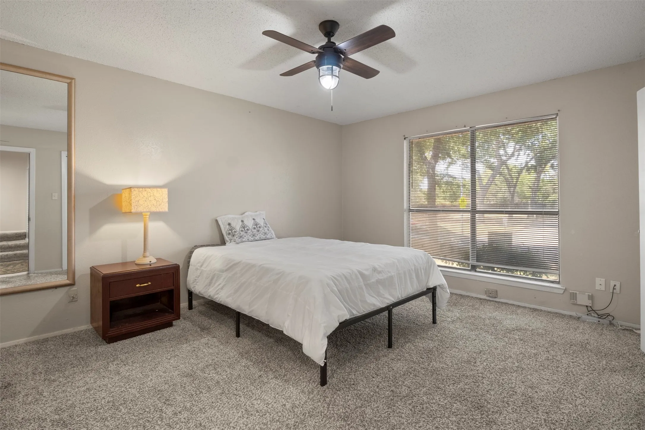 Townhouse For Sale in Dallas County , 518 Campana Court, Irving, Texas 75061, 3 Bedroom, 2 Bathroom, 1 Garage spaces, 1,569 Sqft, built in 1977, Price $257,900, mls#21334994, Real Estate Agent in Irving, Homes For Sale in Dallas county, Homes For Sale in Irving, Realtor in Irving Texas, Real Estate Brokerage Independent Realty Texas, Luminita Cordes Realtor