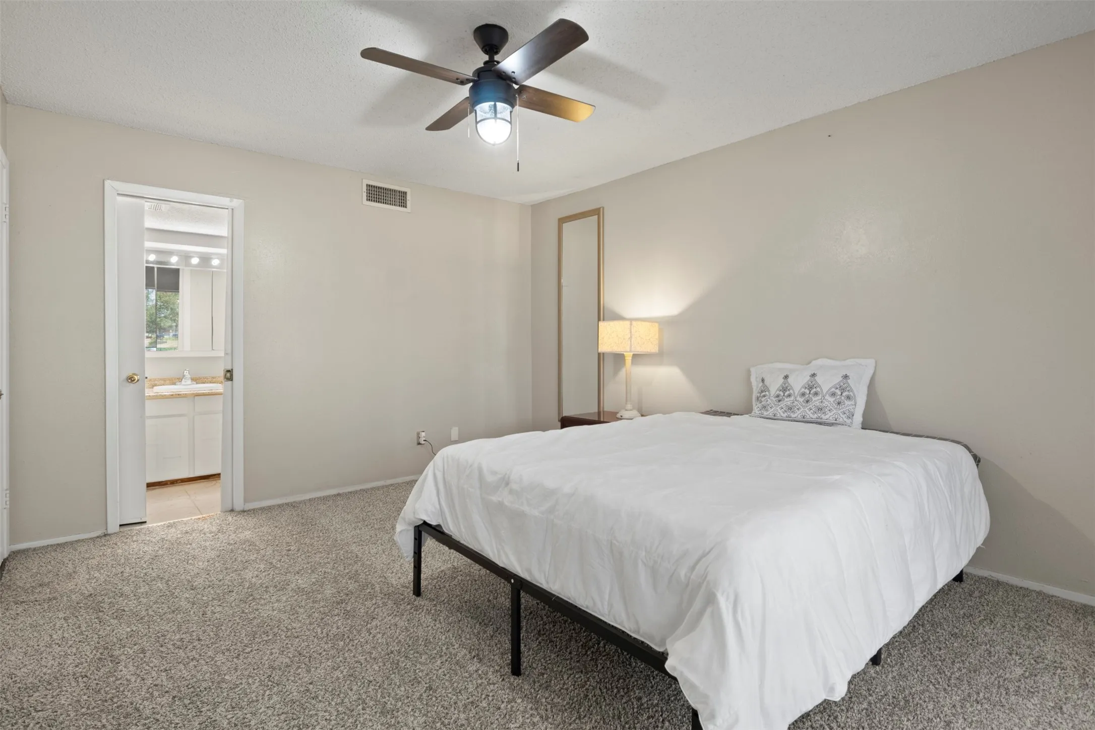 Townhouse For Sale in Dallas County , 518 Campana Court, Irving, Texas 75061, 3 Bedroom, 2 Bathroom, 1 Garage spaces, 1,569 Sqft, built in 1977, Price $257,900, mls#21334994, Real Estate Agent in Irving, Homes For Sale in Dallas county, Homes For Sale in Irving, Realtor in Irving Texas, Real Estate Brokerage Independent Realty Texas, Luminita Cordes Realtor