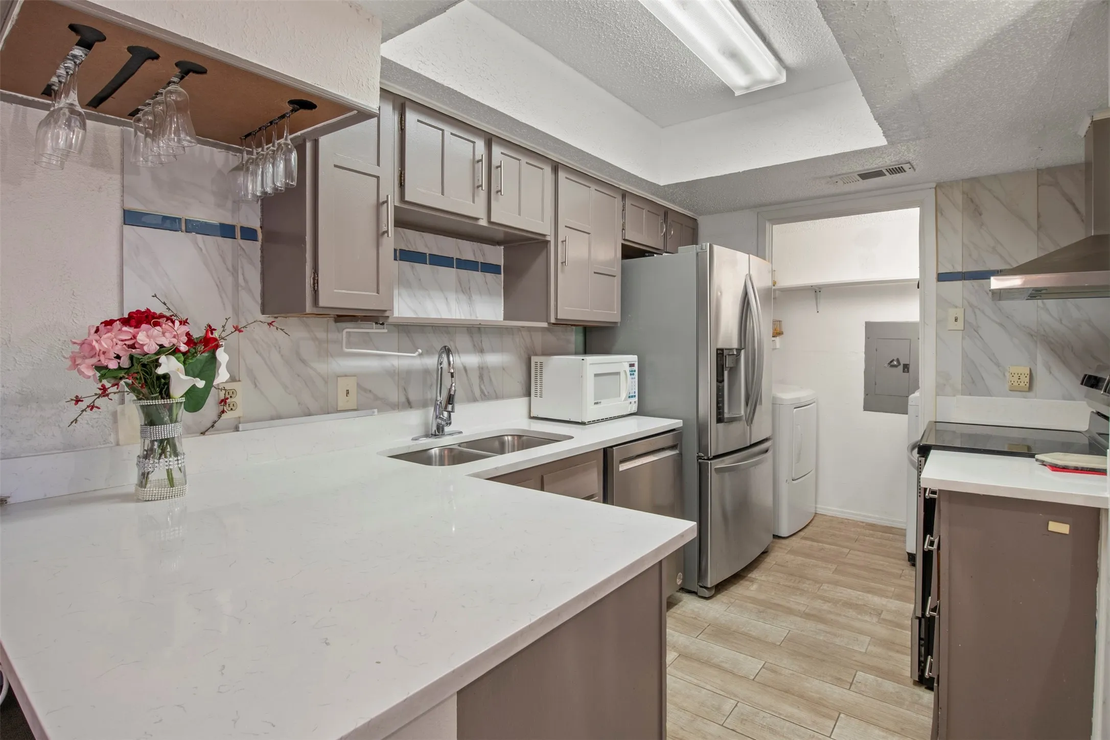 Townhouse For Sale in Dallas County , 518 Campana Court, Irving, Texas 75061, 3 Bedroom, 2 Bathroom, 1 Garage spaces, 1,569 Sqft, built in 1977, Price $257,900, mls#21334994, Real Estate Agent in Irving, Homes For Sale in Dallas county, Homes For Sale in Irving, Realtor in Irving Texas, Real Estate Brokerage Independent Realty Texas, Luminita Cordes Realtor