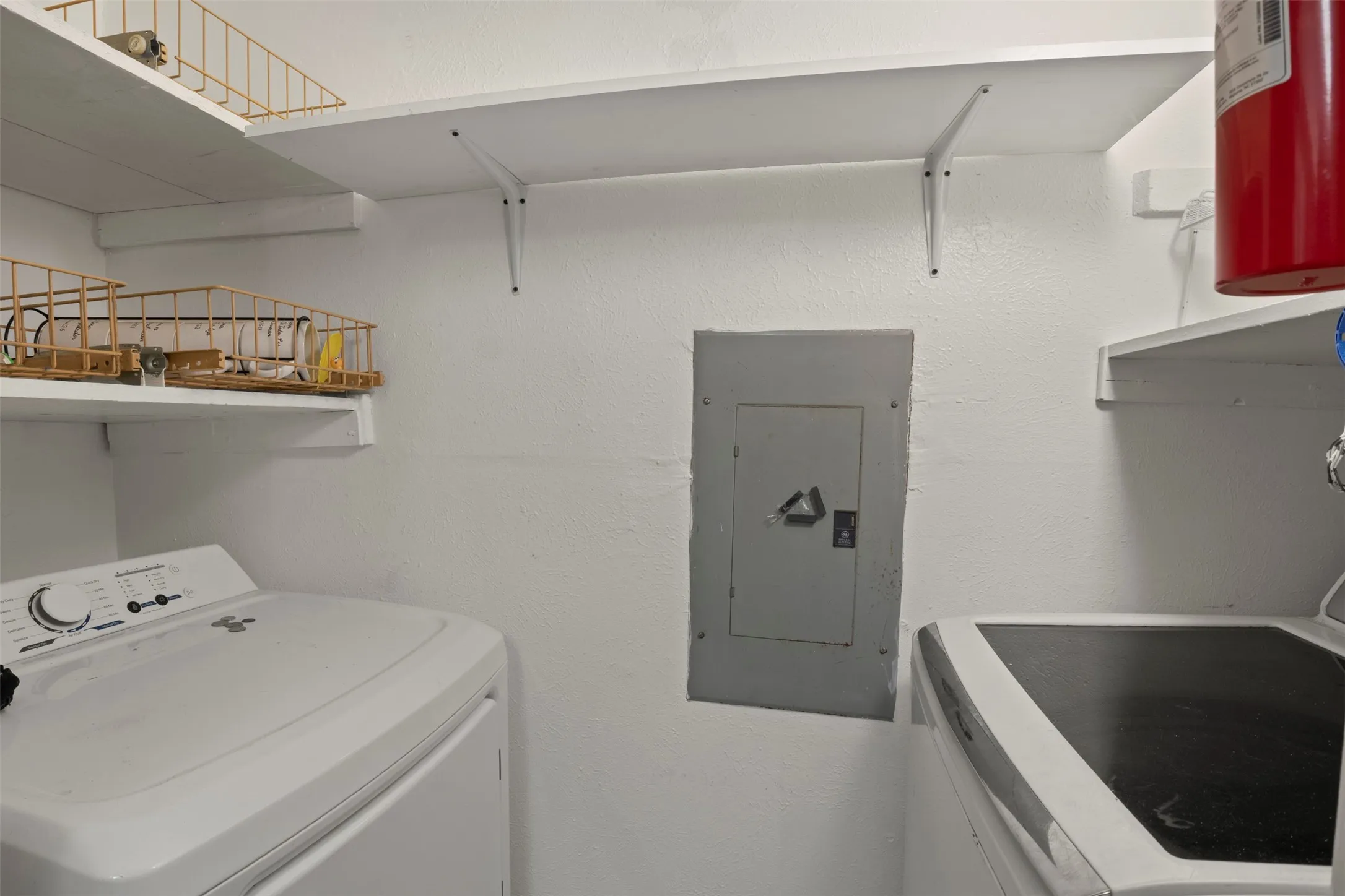 Townhouse For Sale in Dallas County , 518 Campana Court, Irving, Texas 75061, 3 Bedroom, 2 Bathroom, 1 Garage spaces, 1,569 Sqft, built in 1977, Price $257,900, mls#21334994, Real Estate Agent in Irving, Homes For Sale in Dallas county, Homes For Sale in Irving, Realtor in Irving Texas, Real Estate Brokerage Independent Realty Texas, Luminita Cordes Realtor