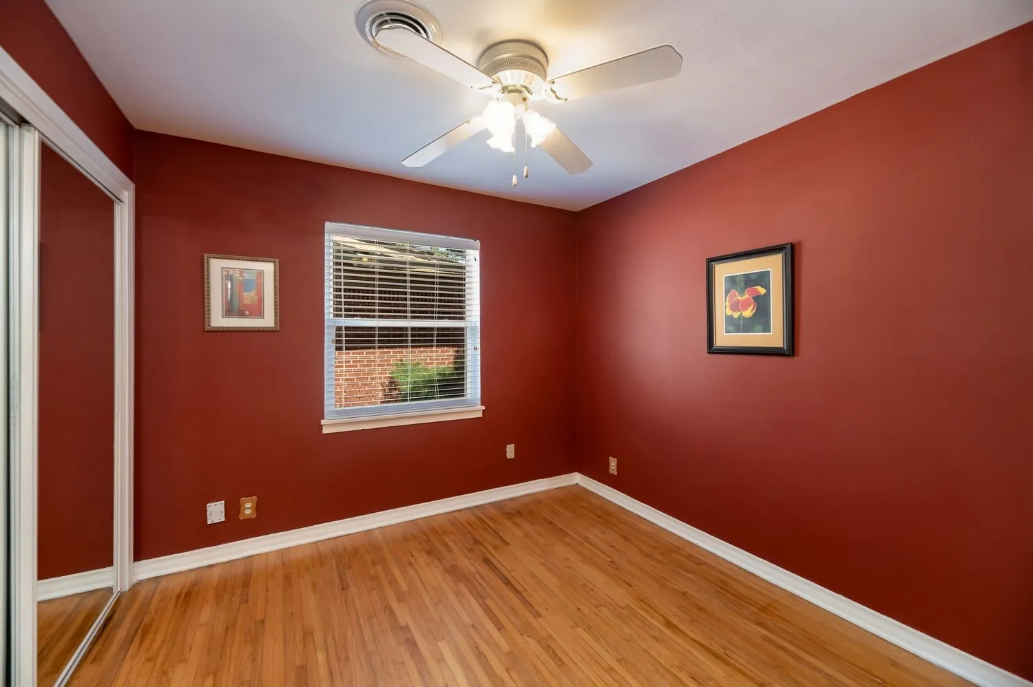 Single Family Residence For Sale in Tarrant County , 1517 Marshalldale Drive, Arlington, Texas 76013, 3 Bedroom, 2 Bathroom, Garage spaces, 1,446 Sqft, built in 1955, mls#21292466, Real Estate Agent in Arlington, Homes For Sale in Tarrant county, Homes For Sale in Arlington, Realtor in Arlington Texas, Real Estate Brokerage Independent Realty Texas, Luminita Cordes Realtor