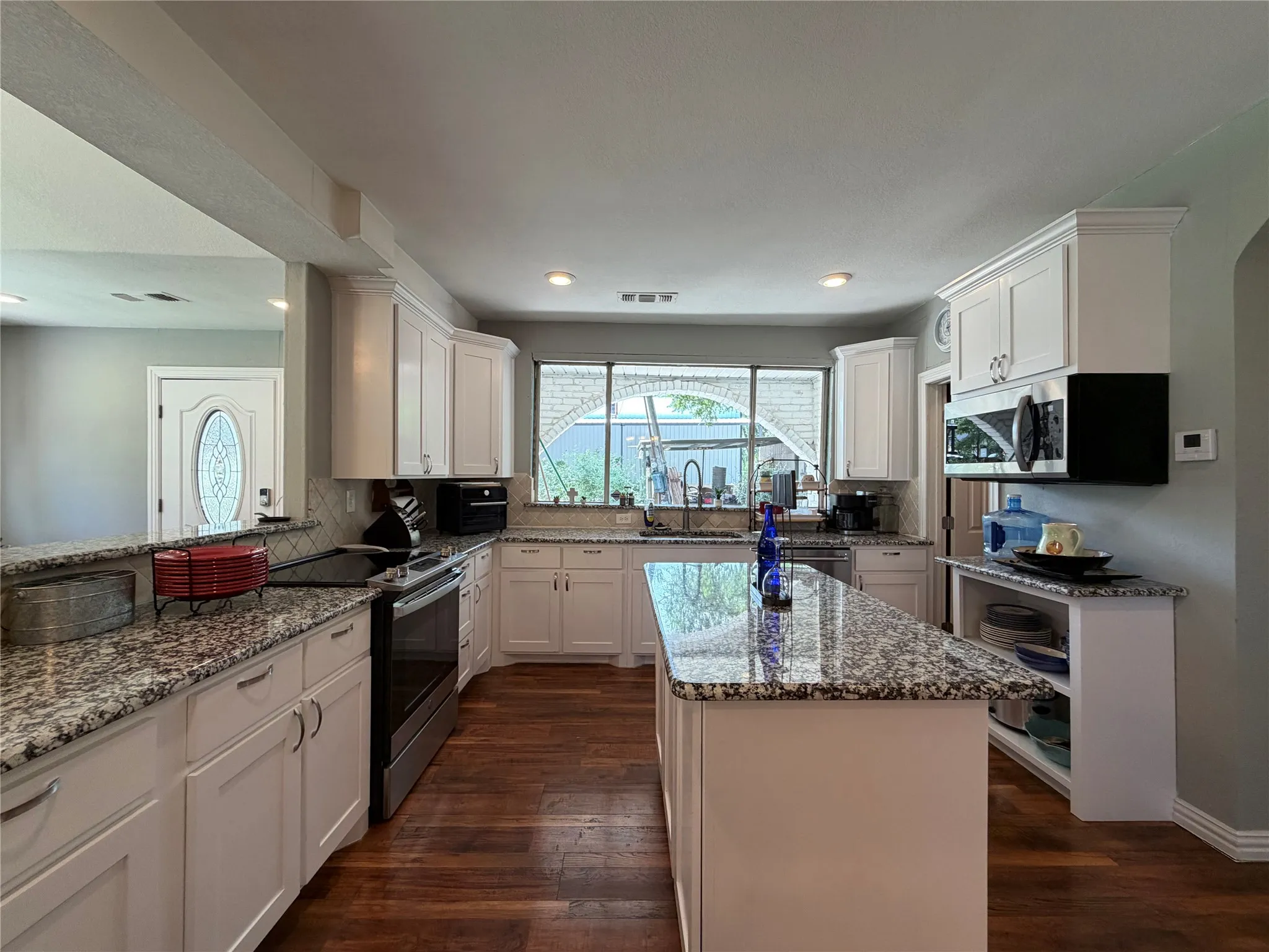 Single Family Residence For Rent in Tarrant County , 7024 Red Bud Lane, Fort Worth, Texas 76135, 3 Bedroom, 2 Bathroom, Garage spaces, 2,837 Sqft, built in 1972, mls#21333702, Real Estate Agent in Fort Worth, Homes For Rent in Tarrant county, Homes For Rent in Fort Worth, Realtor in Fort Worth Texas, Real Estate Brokerage Independent Realty Texas, Luminita Cordes Realtor