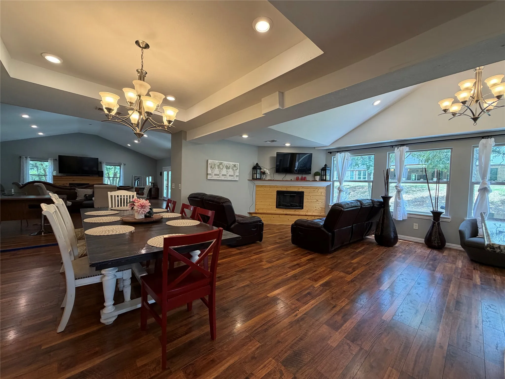 Single Family Residence For Rent in Tarrant County , 7024 Red Bud Lane, Fort Worth, Texas 76135, 3 Bedroom, 2 Bathroom, Garage spaces, 2,837 Sqft, built in 1972, mls#21333702, Real Estate Agent in Fort Worth, Homes For Rent in Tarrant county, Homes For Rent in Fort Worth, Realtor in Fort Worth Texas, Real Estate Brokerage Independent Realty Texas, Luminita Cordes Realtor