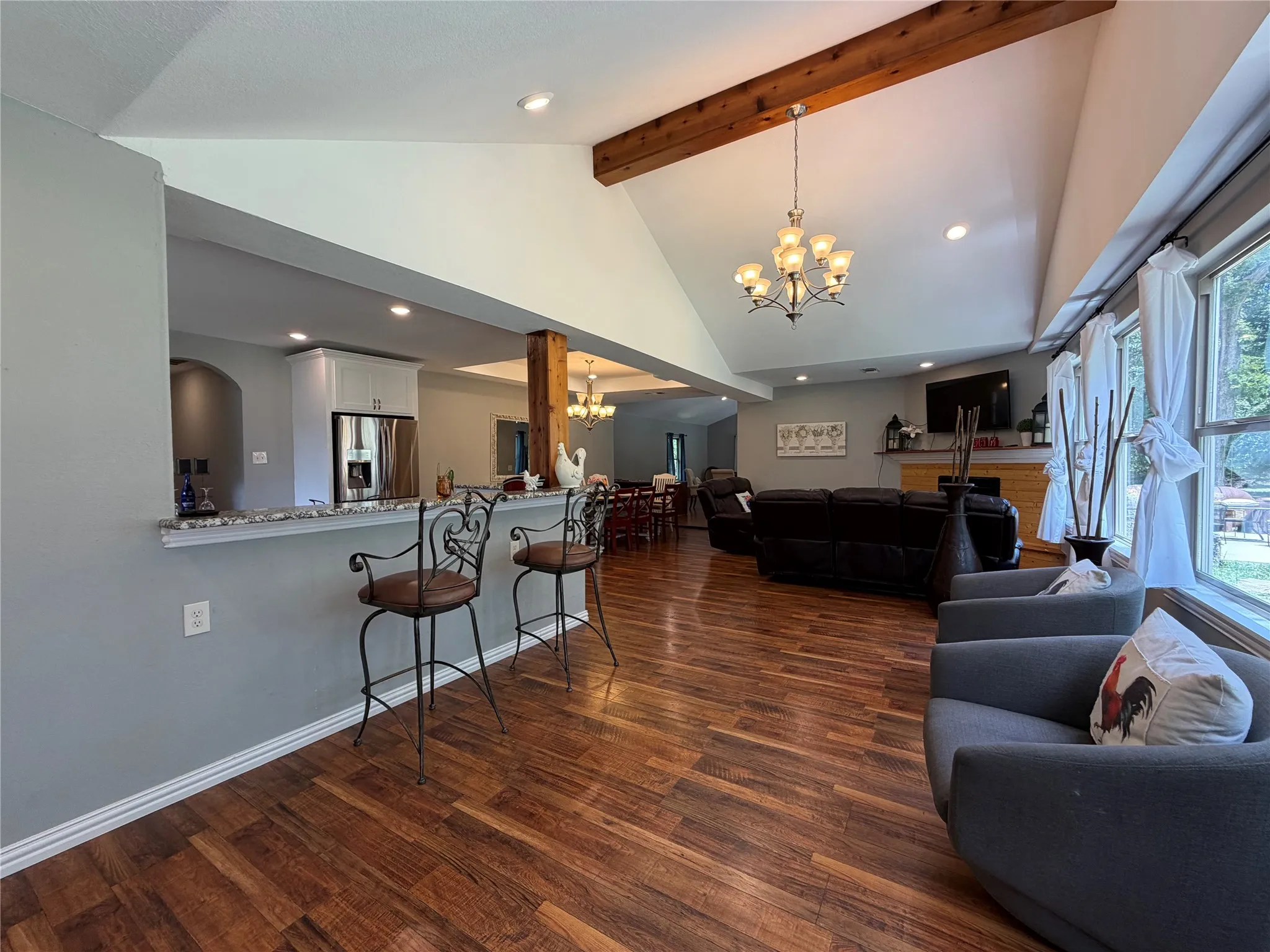 Single Family Residence For Rent in Tarrant County , 7024 Red Bud Lane, Fort Worth, Texas 76135, 3 Bedroom, 2 Bathroom, Garage spaces, 2,837 Sqft, built in 1972, mls#21333702, Real Estate Agent in Fort Worth, Homes For Rent in Tarrant county, Homes For Rent in Fort Worth, Realtor in Fort Worth Texas, Real Estate Brokerage Independent Realty Texas, Luminita Cordes Realtor