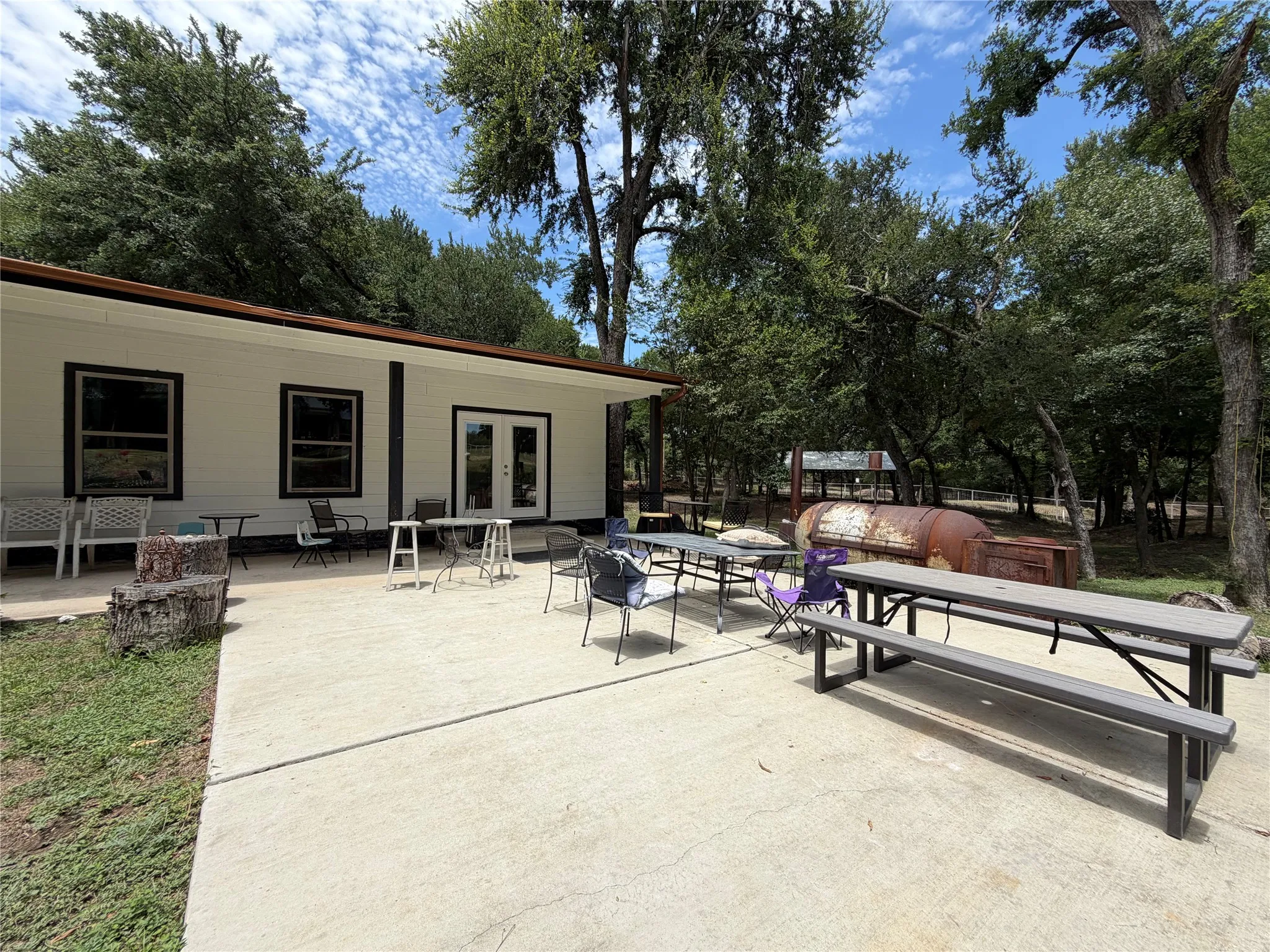 Single Family Residence For Rent in Tarrant County , 7024 Red Bud Lane, Fort Worth, Texas 76135, 3 Bedroom, 2 Bathroom, Garage spaces, 2,837 Sqft, built in 1972, mls#21333702, Real Estate Agent in Fort Worth, Homes For Rent in Tarrant county, Homes For Rent in Fort Worth, Realtor in Fort Worth Texas, Real Estate Brokerage Independent Realty Texas, Luminita Cordes Realtor