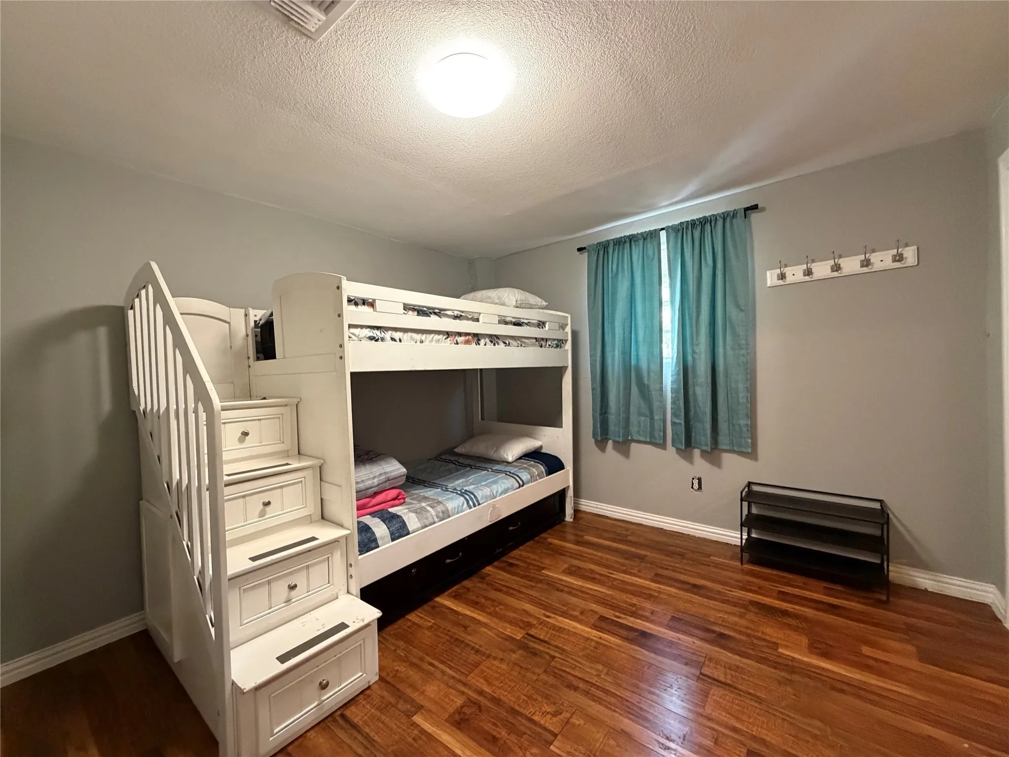 Single Family Residence For Rent in Tarrant County , 7024 Red Bud Lane, Fort Worth, Texas 76135, 3 Bedroom, 2 Bathroom, Garage spaces, 2,837 Sqft, built in 1972, mls#21333702, Real Estate Agent in Fort Worth, Homes For Rent in Tarrant county, Homes For Rent in Fort Worth, Realtor in Fort Worth Texas, Real Estate Brokerage Independent Realty Texas, Luminita Cordes Realtor