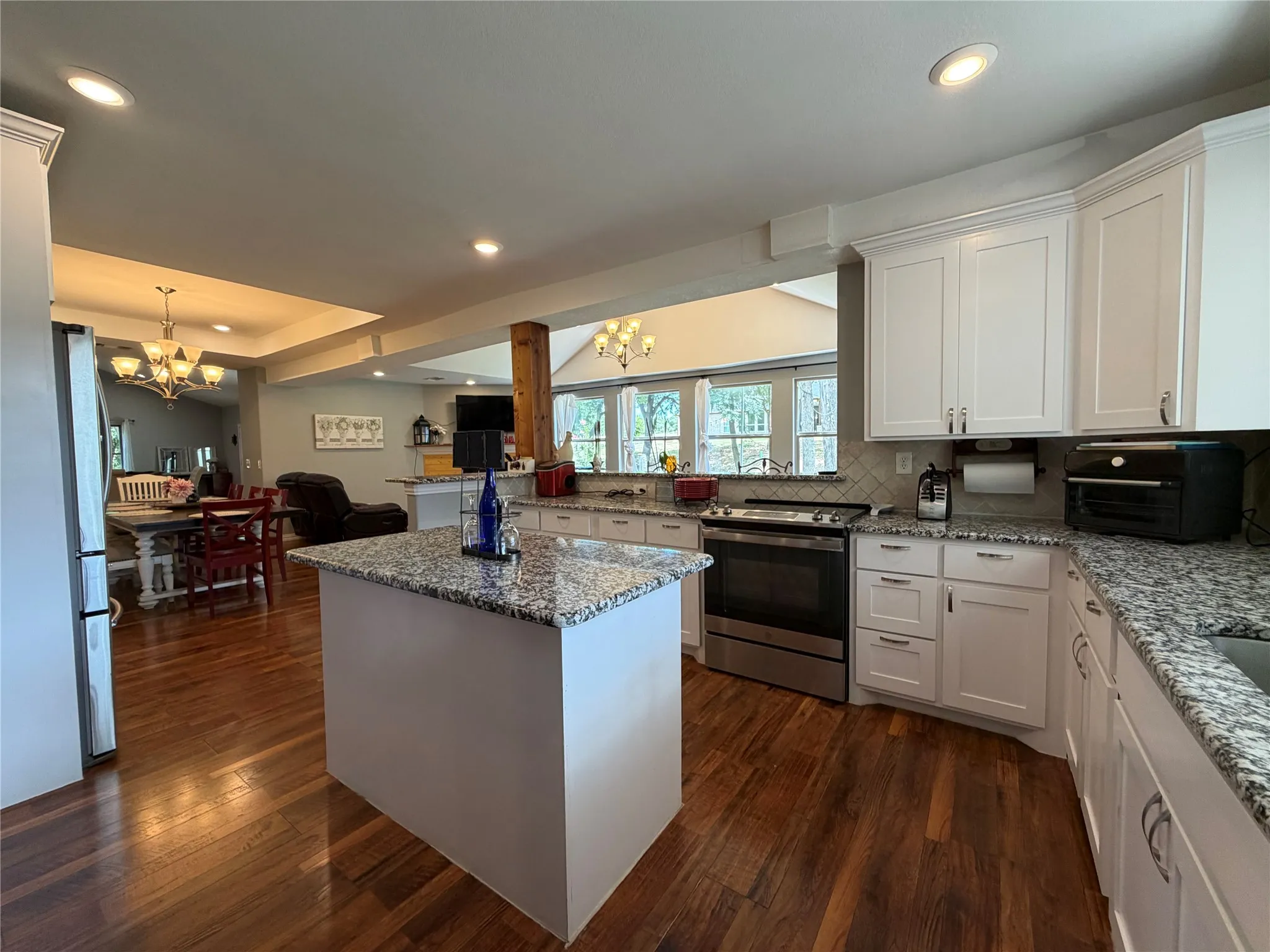 Single Family Residence For Rent in Tarrant County , 7024 Red Bud Lane, Fort Worth, Texas 76135, 3 Bedroom, 2 Bathroom, Garage spaces, 2,837 Sqft, built in 1972, mls#21333702, Real Estate Agent in Fort Worth, Homes For Rent in Tarrant county, Homes For Rent in Fort Worth, Realtor in Fort Worth Texas, Real Estate Brokerage Independent Realty Texas, Luminita Cordes Realtor