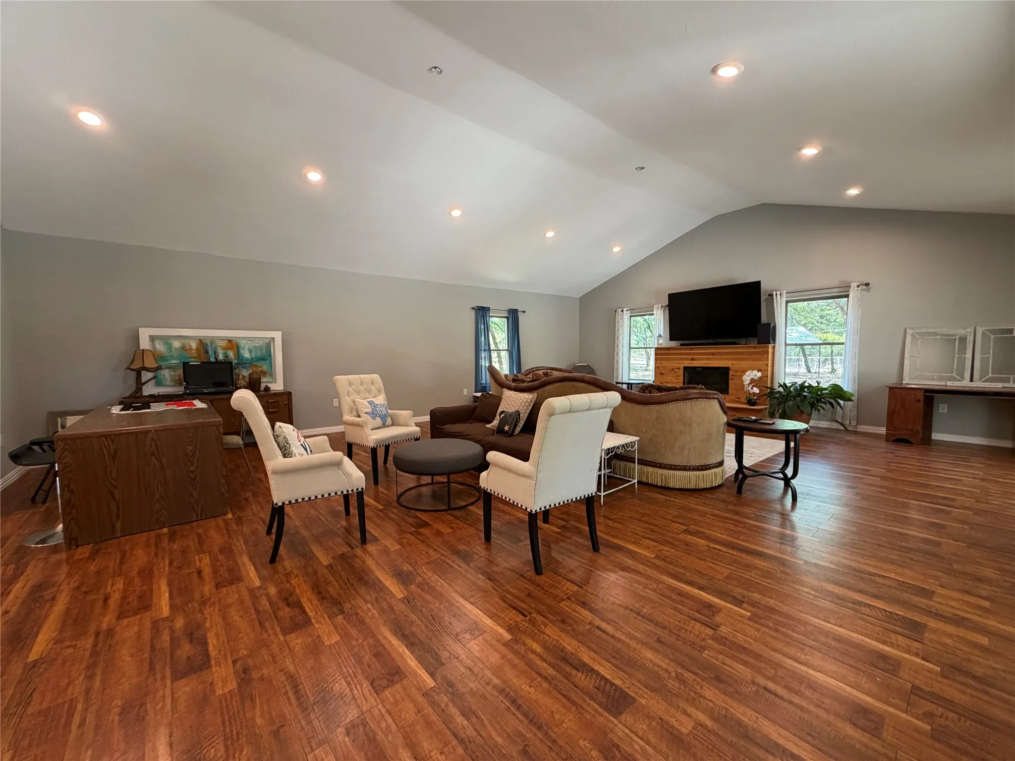 Single Family Residence For Rent in Tarrant County , 7024 Red Bud Lane, Fort Worth, Texas 76135, 3 Bedroom, 2 Bathroom, Garage spaces, 2,837 Sqft, built in 1972, mls#21333702, Real Estate Agent in Fort Worth, Homes For Rent in Tarrant county, Homes For Rent in Fort Worth, Realtor in Fort Worth Texas, Real Estate Brokerage Independent Realty Texas, Luminita Cordes Realtor
