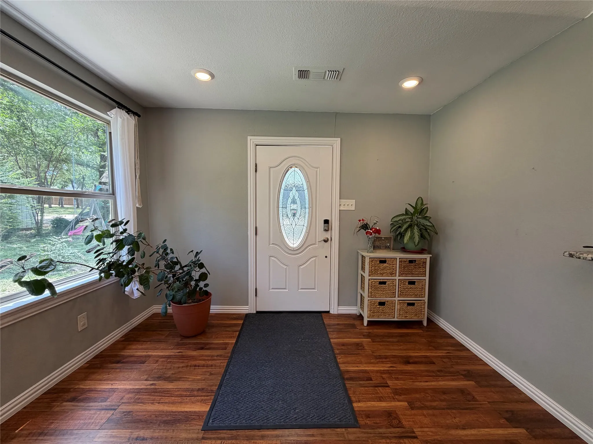 Single Family Residence For Rent in Tarrant County , 7024 Red Bud Lane, Fort Worth, Texas 76135, 3 Bedroom, 2 Bathroom, Garage spaces, 2,837 Sqft, built in 1972, mls#21333702, Real Estate Agent in Fort Worth, Homes For Rent in Tarrant county, Homes For Rent in Fort Worth, Realtor in Fort Worth Texas, Real Estate Brokerage Independent Realty Texas, Luminita Cordes Realtor