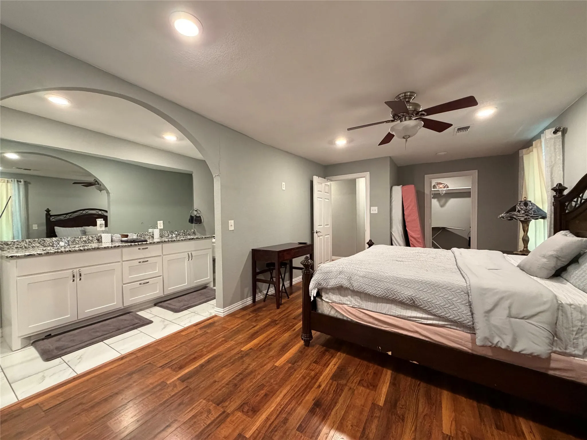 Single Family Residence For Rent in Tarrant County , 7024 Red Bud Lane, Fort Worth, Texas 76135, 3 Bedroom, 2 Bathroom, Garage spaces, 2,837 Sqft, built in 1972, mls#21333702, Real Estate Agent in Fort Worth, Homes For Rent in Tarrant county, Homes For Rent in Fort Worth, Realtor in Fort Worth Texas, Real Estate Brokerage Independent Realty Texas, Luminita Cordes Realtor