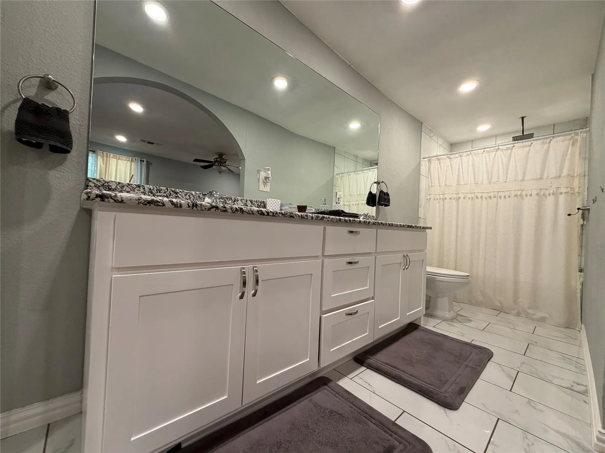 Single Family Residence For Rent in Tarrant County , 7024 Red Bud Lane, Fort Worth, Texas 76135, 3 Bedroom, 2 Bathroom, Garage spaces, 2,837 Sqft, built in 1972, mls#21333702, Real Estate Agent in Fort Worth, Homes For Rent in Tarrant county, Homes For Rent in Fort Worth, Realtor in Fort Worth Texas, Real Estate Brokerage Independent Realty Texas, Luminita Cordes Realtor