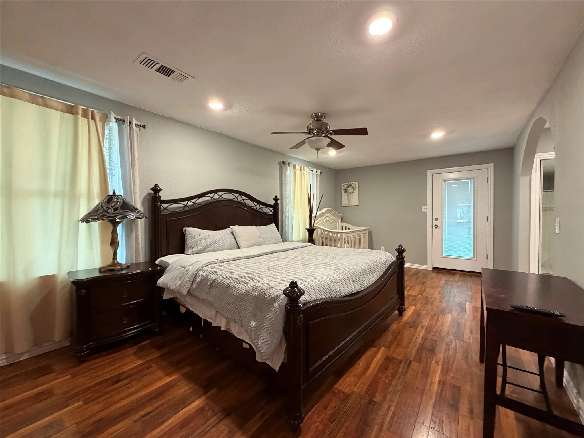 Single Family Residence For Rent in Tarrant County , 7024 Red Bud Lane, Fort Worth, Texas 76135, 3 Bedroom, 2 Bathroom, Garage spaces, 2,837 Sqft, built in 1972, mls#21333702, Real Estate Agent in Fort Worth, Homes For Rent in Tarrant county, Homes For Rent in Fort Worth, Realtor in Fort Worth Texas, Real Estate Brokerage Independent Realty Texas, Luminita Cordes Realtor