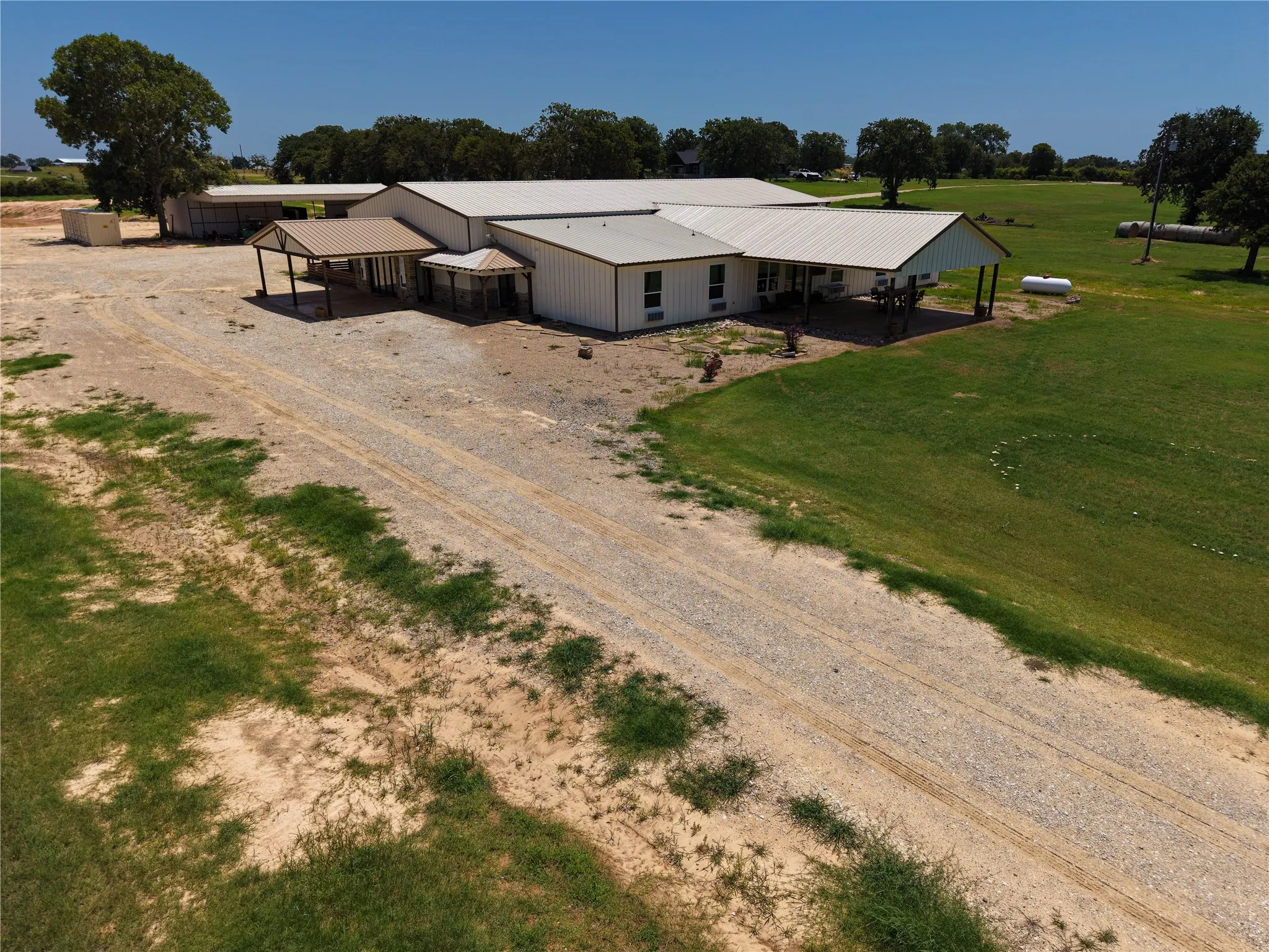 Single Family Residence For Sale in Hood County , 8900 Nix Road, Tolar, Texas 76476, 5 Bedroom, 7 Bathroom, 5 Garage spaces, 5,685 Sqft, built in 2023, mls#21335113, Real Estate Agent in Tolar, Homes For Sale in Hood county, Homes For Sale in Tolar, Realtor in Tolar Texas, Real Estate Brokerage Independent Realty Texas, Luminita Cordes Realtor