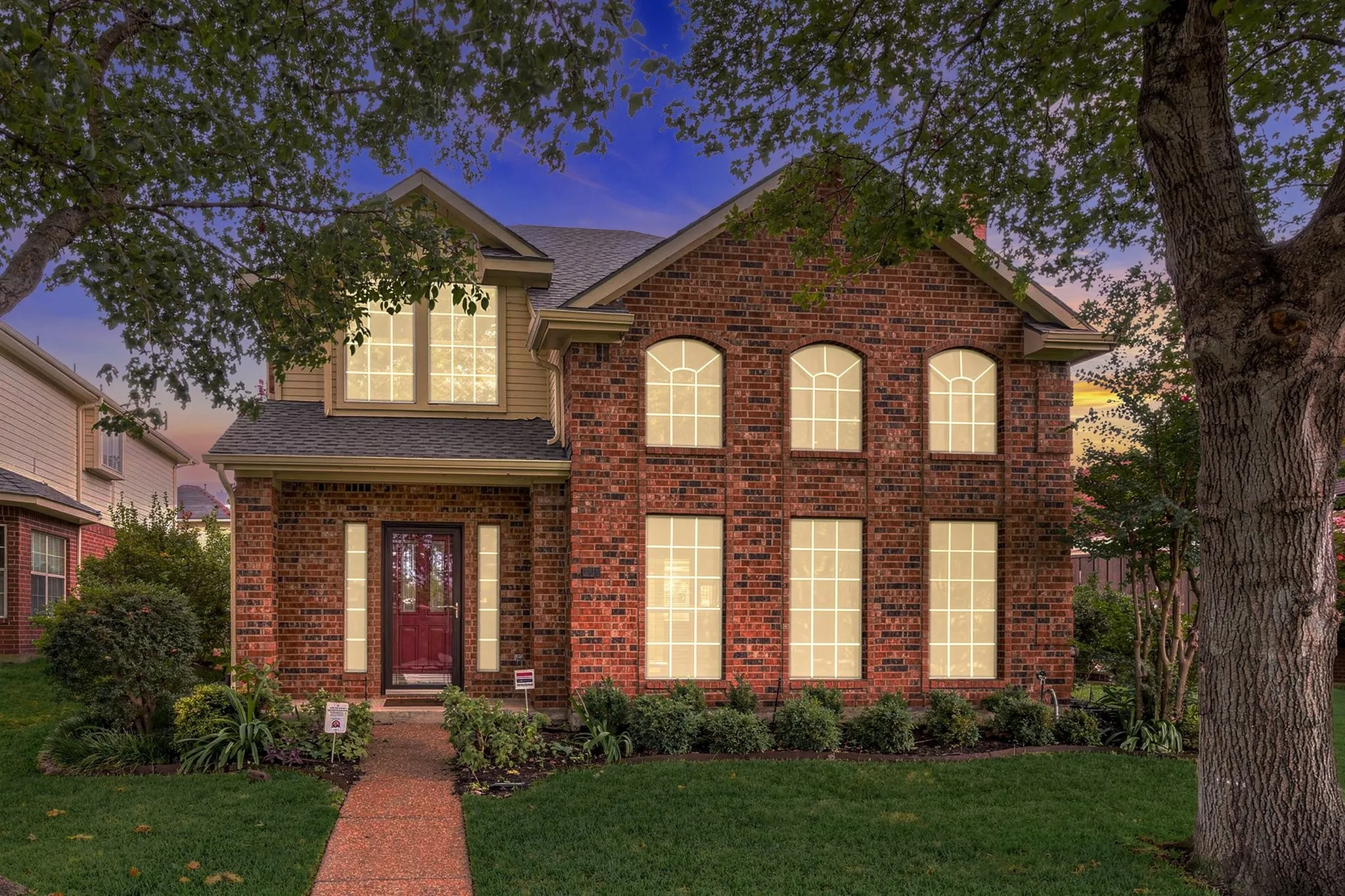 Single Family Residence For Sale in Dallas County , 2740 Summertree Drive, Carrollton, Texas 75006, 3 Bedroom, 3 Bathroom, 2 Garage spaces, 1,784 Sqft, built in 1993, mls#21336227, Real Estate Agent in Carrollton, Homes For Sale in Dallas county, Homes For Sale in Carrollton, Realtor in Carrollton Texas, Real Estate Brokerage Independent Realty Texas, Luminita Cordes Realtor