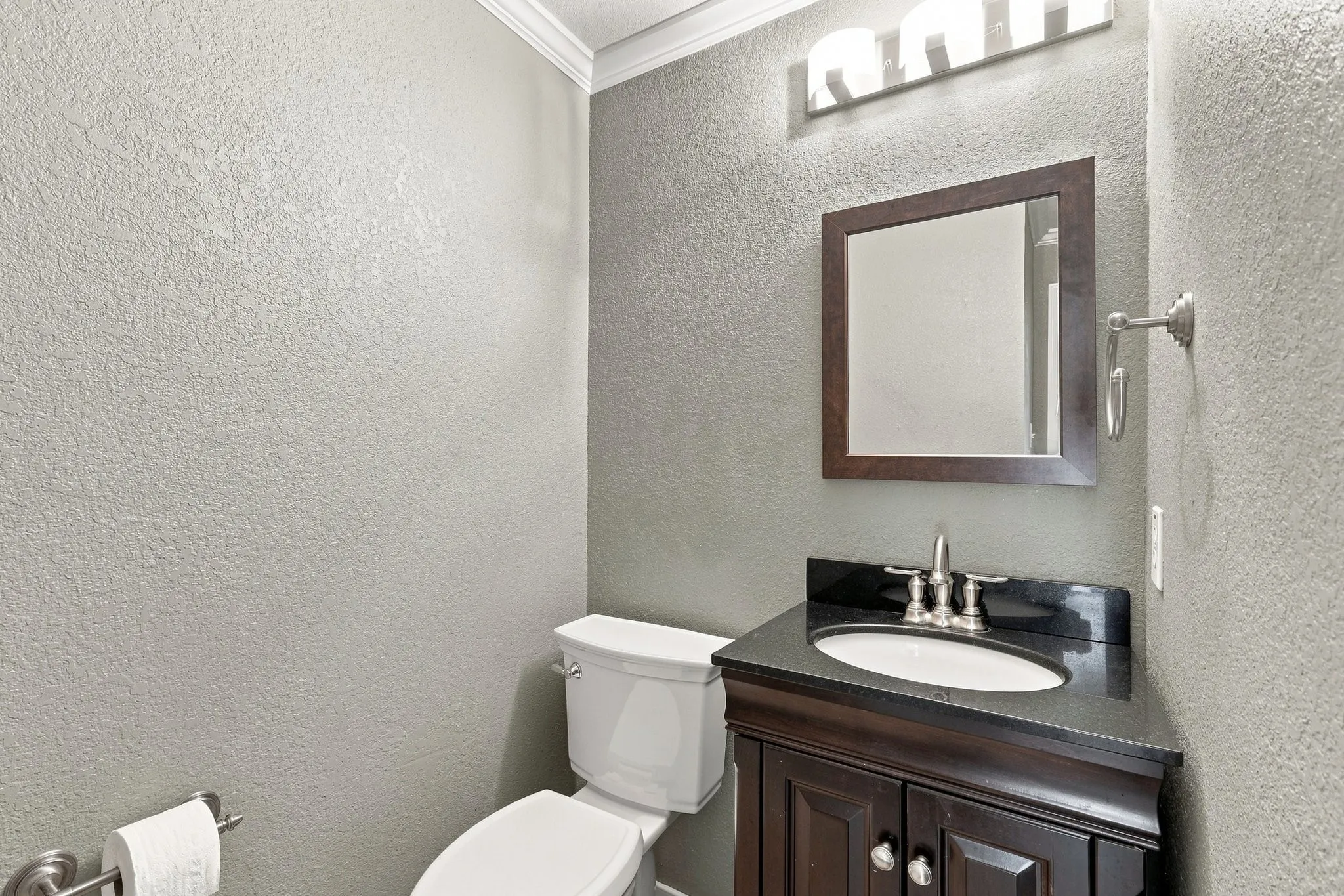 Single Family Residence For Sale in Dallas County , 2740 Summertree Drive, Carrollton, Texas 75006, 3 Bedroom, 3 Bathroom, 2 Garage spaces, 1,784 Sqft, built in 1993, mls#21336227, Real Estate Agent in Carrollton, Homes For Sale in Dallas county, Homes For Sale in Carrollton, Realtor in Carrollton Texas, Real Estate Brokerage Independent Realty Texas, Luminita Cordes Realtor