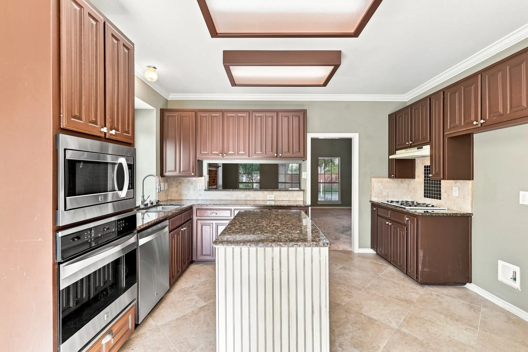 Single Family Residence For Sale in Dallas County , 2740 Summertree Drive, Carrollton, Texas 75006, 3 Bedroom, 3 Bathroom, 2 Garage spaces, 1,784 Sqft, built in 1993, mls#21336227, Real Estate Agent in Carrollton, Homes For Sale in Dallas county, Homes For Sale in Carrollton, Realtor in Carrollton Texas, Real Estate Brokerage Independent Realty Texas, Luminita Cordes Realtor