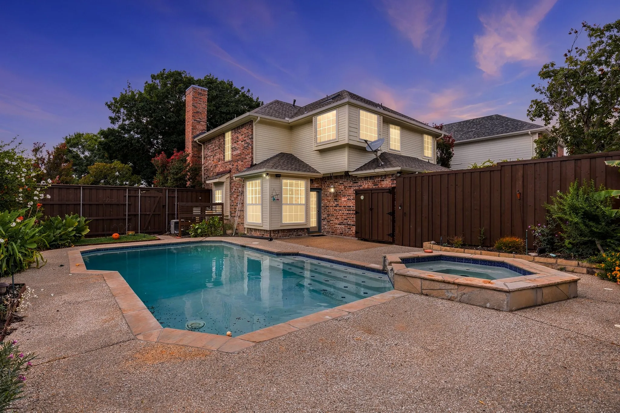 Single Family Residence For Sale in Dallas County , 2740 Summertree Drive, Carrollton, Texas 75006, 3 Bedroom, 3 Bathroom, 2 Garage spaces, 1,784 Sqft, built in 1993, mls#21336227, Real Estate Agent in Carrollton, Homes For Sale in Dallas county, Homes For Sale in Carrollton, Realtor in Carrollton Texas, Real Estate Brokerage Independent Realty Texas, Luminita Cordes Realtor