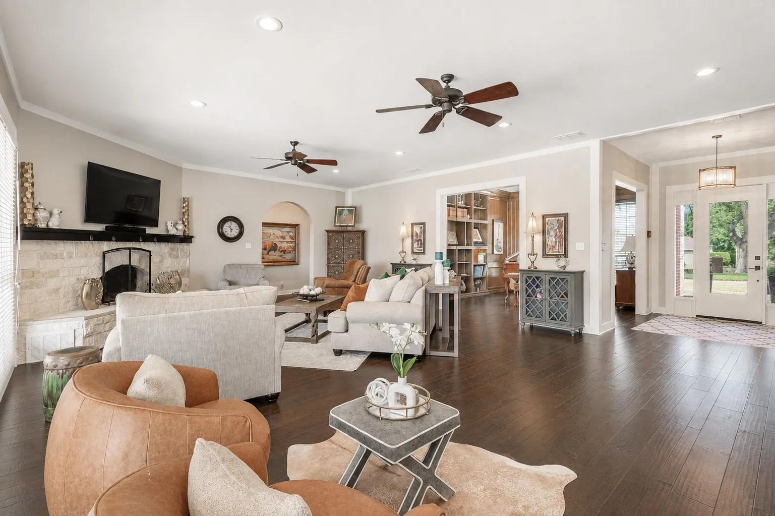 Single Family Residence For Sale in Smith County , 6500 Hollytree Circle, Tyler, Texas 75703, 5 Bedroom, 7 Bathroom, 4 Garage spaces, 5,606 Sqft, built in 1985, mls#21334220, Real Estate Agent in Tyler, Homes For Sale in Smith county, Homes For Sale in Tyler, Realtor in Tyler Texas, Real Estate Brokerage Independent Realty Texas, Luminita Cordes Realtor