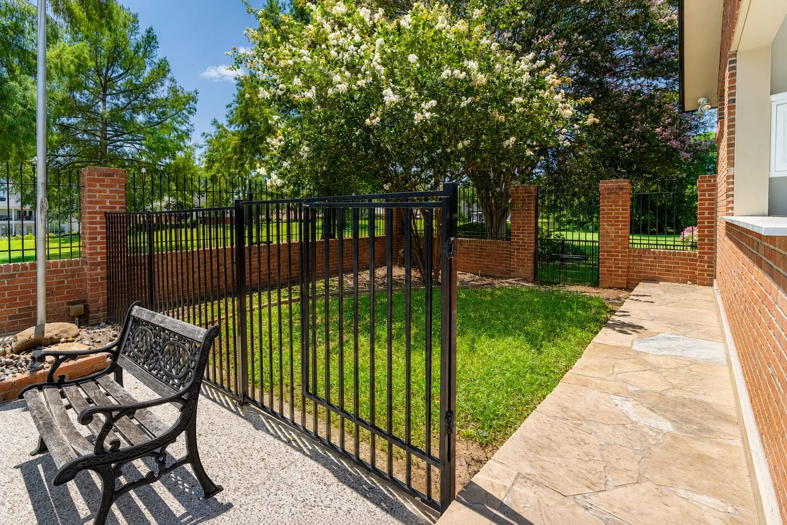 Single Family Residence For Sale in Smith County , 6500 Hollytree Circle, Tyler, Texas 75703, 5 Bedroom, 7 Bathroom, 4 Garage spaces, 5,606 Sqft, built in 1985, mls#21334220, Real Estate Agent in Tyler, Homes For Sale in Smith county, Homes For Sale in Tyler, Realtor in Tyler Texas, Real Estate Brokerage Independent Realty Texas, Luminita Cordes Realtor