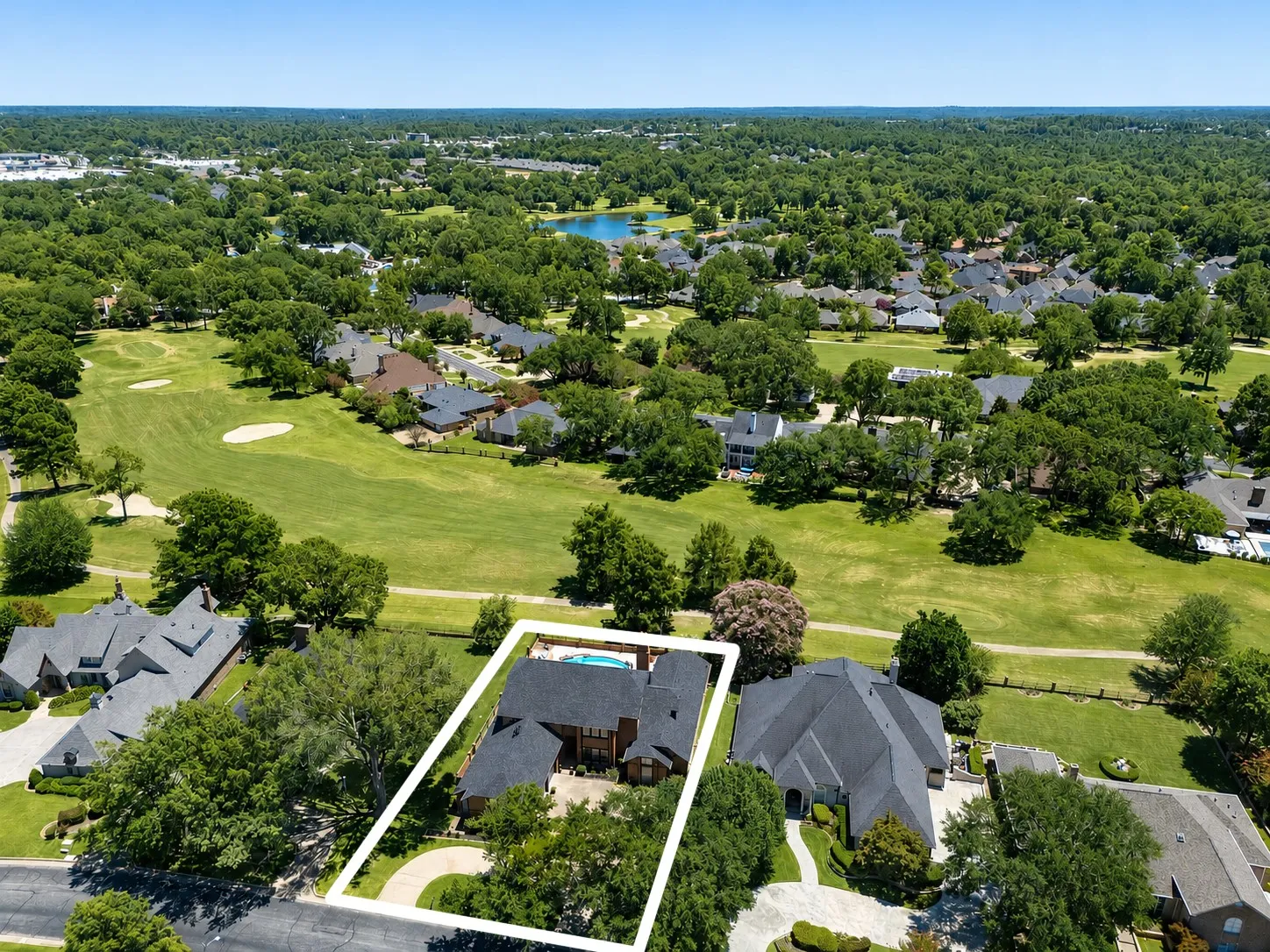 Single Family Residence For Sale in Smith County , 6500 Hollytree Circle, Tyler, Texas 75703, 5 Bedroom, 7 Bathroom, 4 Garage spaces, 5,606 Sqft, built in 1985, mls#21334220, Real Estate Agent in Tyler, Homes For Sale in Smith county, Homes For Sale in Tyler, Realtor in Tyler Texas, Real Estate Brokerage Independent Realty Texas, Luminita Cordes Realtor