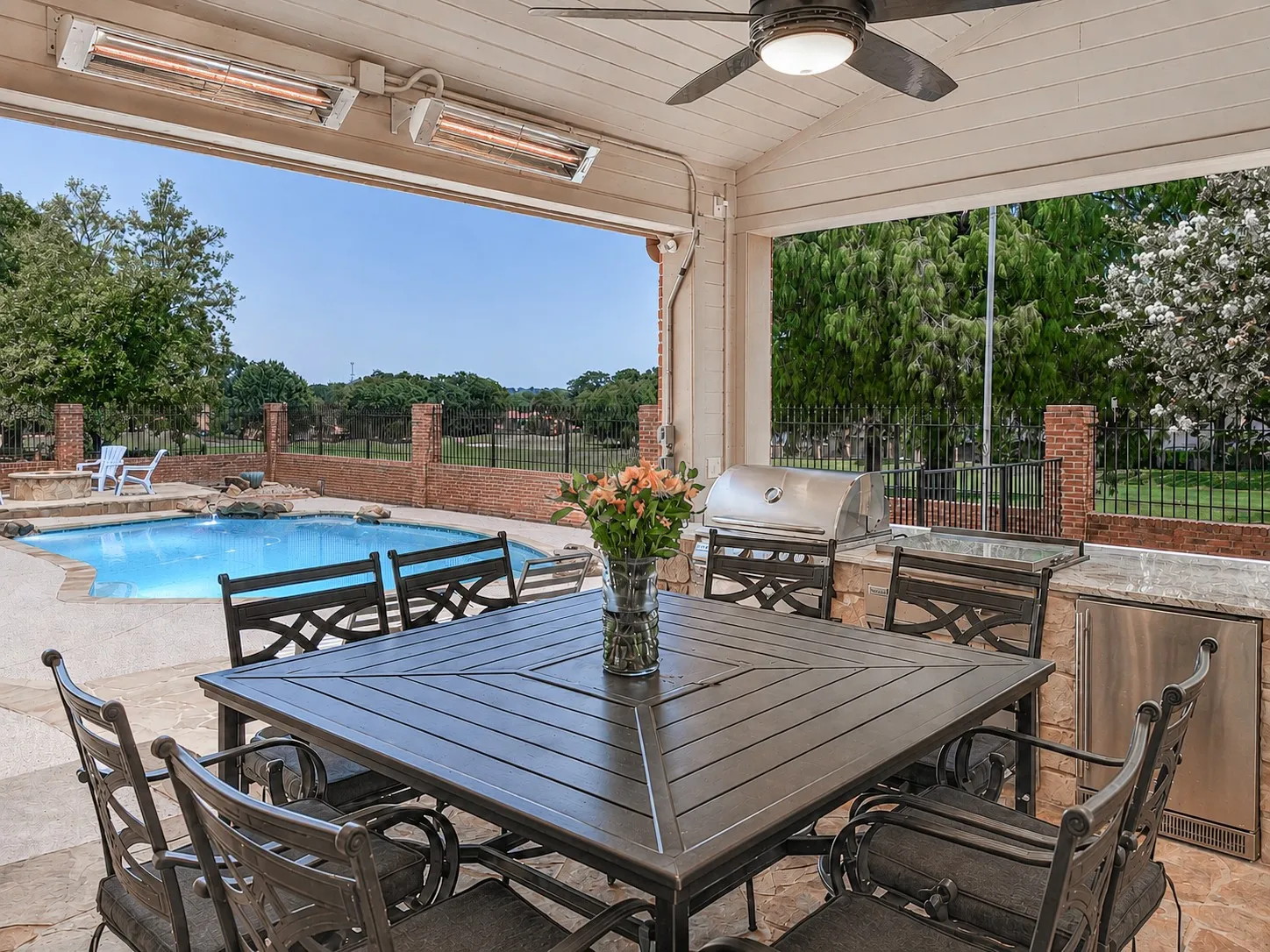 Single Family Residence For Sale in Smith County , 6500 Hollytree Circle, Tyler, Texas 75703, 5 Bedroom, 7 Bathroom, 4 Garage spaces, 5,606 Sqft, built in 1985, mls#21334220, Real Estate Agent in Tyler, Homes For Sale in Smith county, Homes For Sale in Tyler, Realtor in Tyler Texas, Real Estate Brokerage Independent Realty Texas, Luminita Cordes Realtor