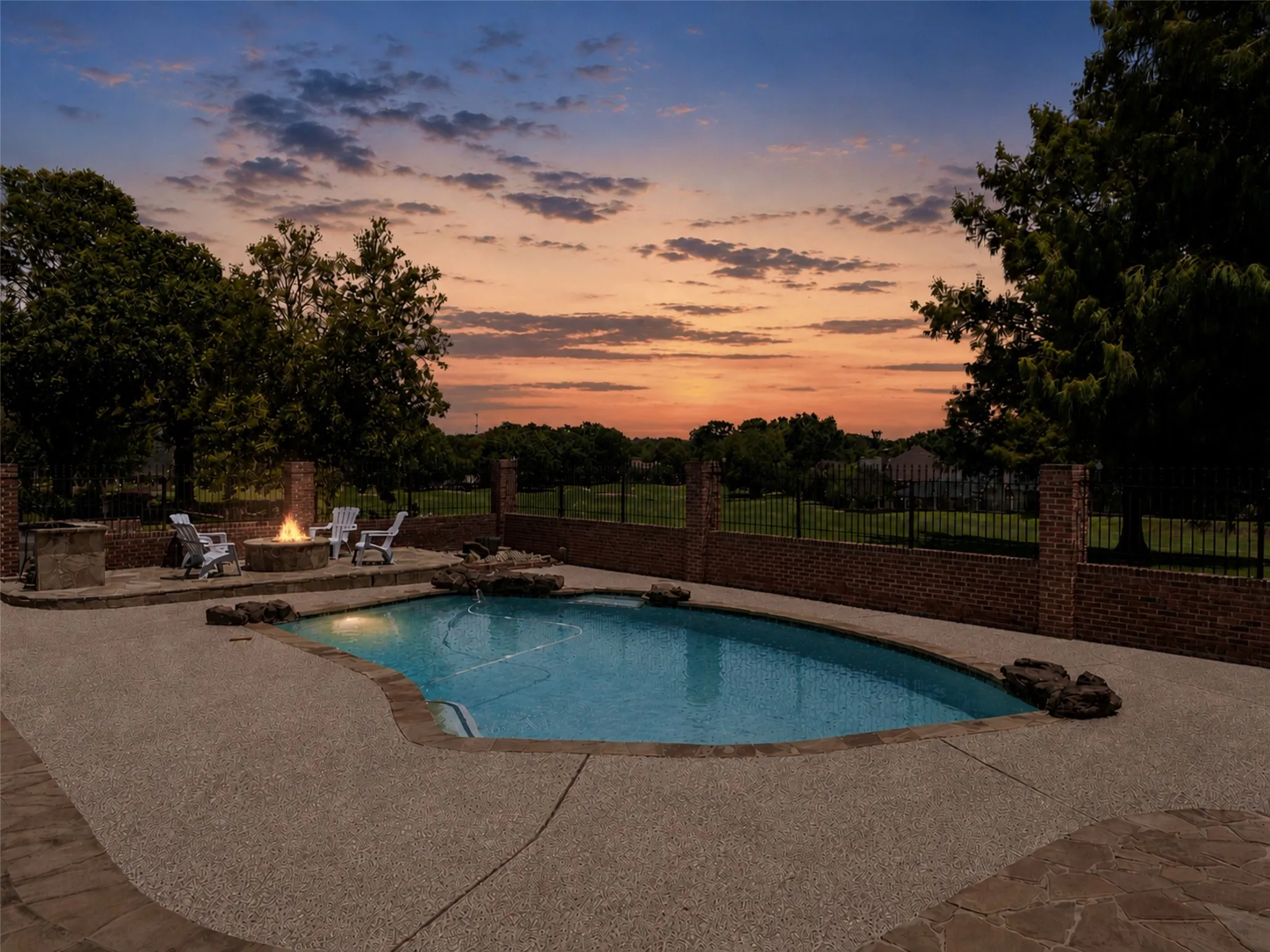 Single Family Residence For Sale in Smith County , 6500 Hollytree Circle, Tyler, Texas 75703, 5 Bedroom, 7 Bathroom, 4 Garage spaces, 5,606 Sqft, built in 1985, mls#21334220, Real Estate Agent in Tyler, Homes For Sale in Smith county, Homes For Sale in Tyler, Realtor in Tyler Texas, Real Estate Brokerage Independent Realty Texas, Luminita Cordes Realtor