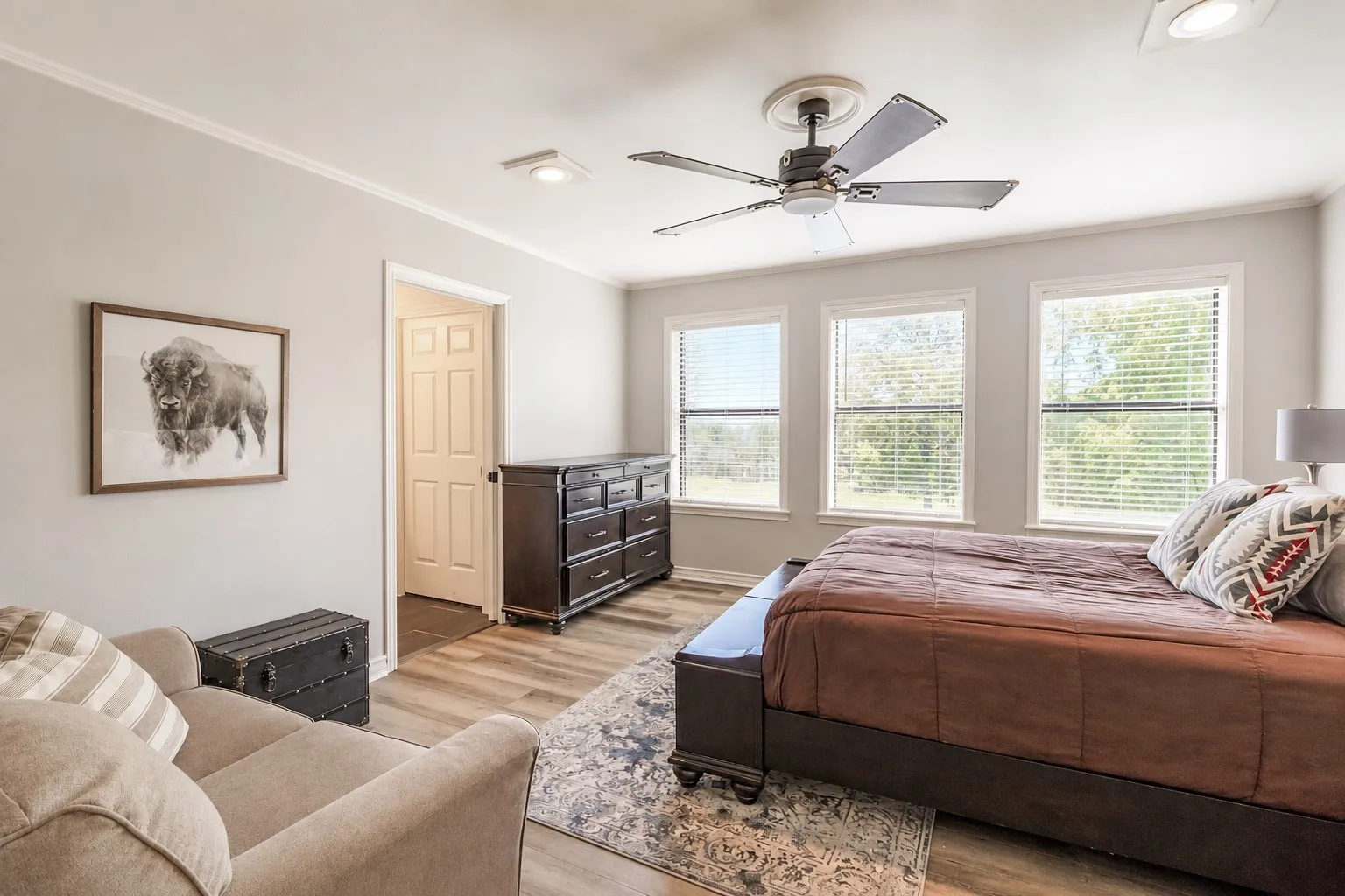 Single Family Residence For Sale in Smith County , 6500 Hollytree Circle, Tyler, Texas 75703, 5 Bedroom, 7 Bathroom, 4 Garage spaces, 5,606 Sqft, built in 1985, mls#21334220, Real Estate Agent in Tyler, Homes For Sale in Smith county, Homes For Sale in Tyler, Realtor in Tyler Texas, Real Estate Brokerage Independent Realty Texas, Luminita Cordes Realtor