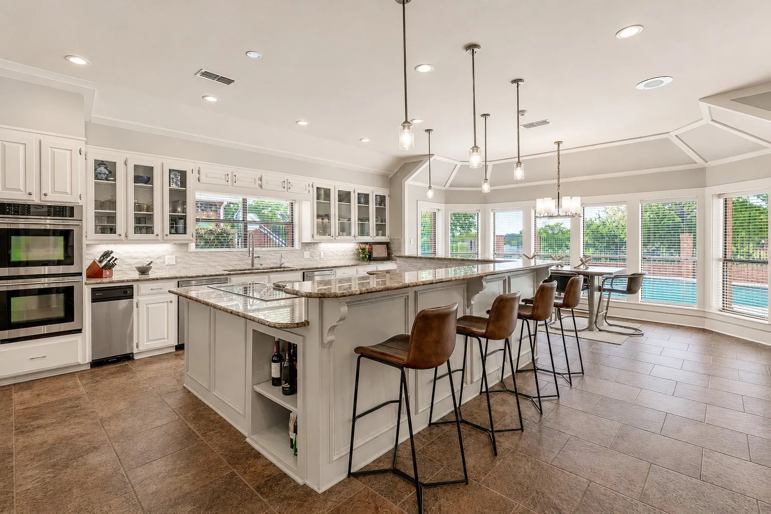 Single Family Residence For Sale in Smith County , 6500 Hollytree Circle, Tyler, Texas 75703, 5 Bedroom, 7 Bathroom, 4 Garage spaces, 5,606 Sqft, built in 1985, mls#21334220, Real Estate Agent in Tyler, Homes For Sale in Smith county, Homes For Sale in Tyler, Realtor in Tyler Texas, Real Estate Brokerage Independent Realty Texas, Luminita Cordes Realtor