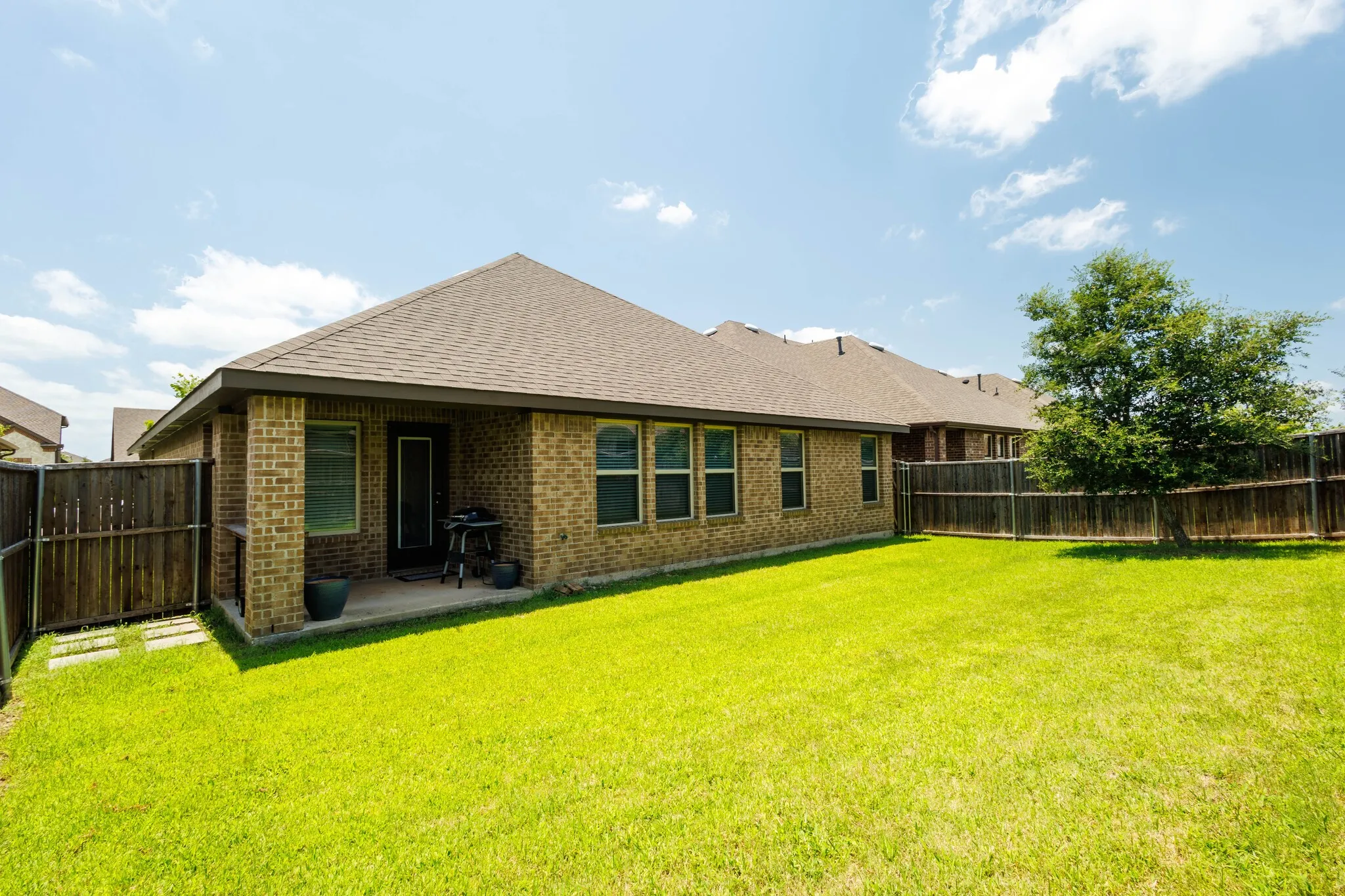 Single Family Residence For Sale in Rockwall County , 336 Burr Lane, Fate, Texas 75189, 4 Bedroom, 2 Bathroom, 2 Garage spaces, 2,015 Sqft, built in 2019, mls#21327590, Real Estate Agent in Fate, Homes For Sale in Rockwall county, Homes For Sale in Fate, Realtor in Fate Texas, Real Estate Brokerage Independent Realty Texas, Luminita Cordes Realtor
