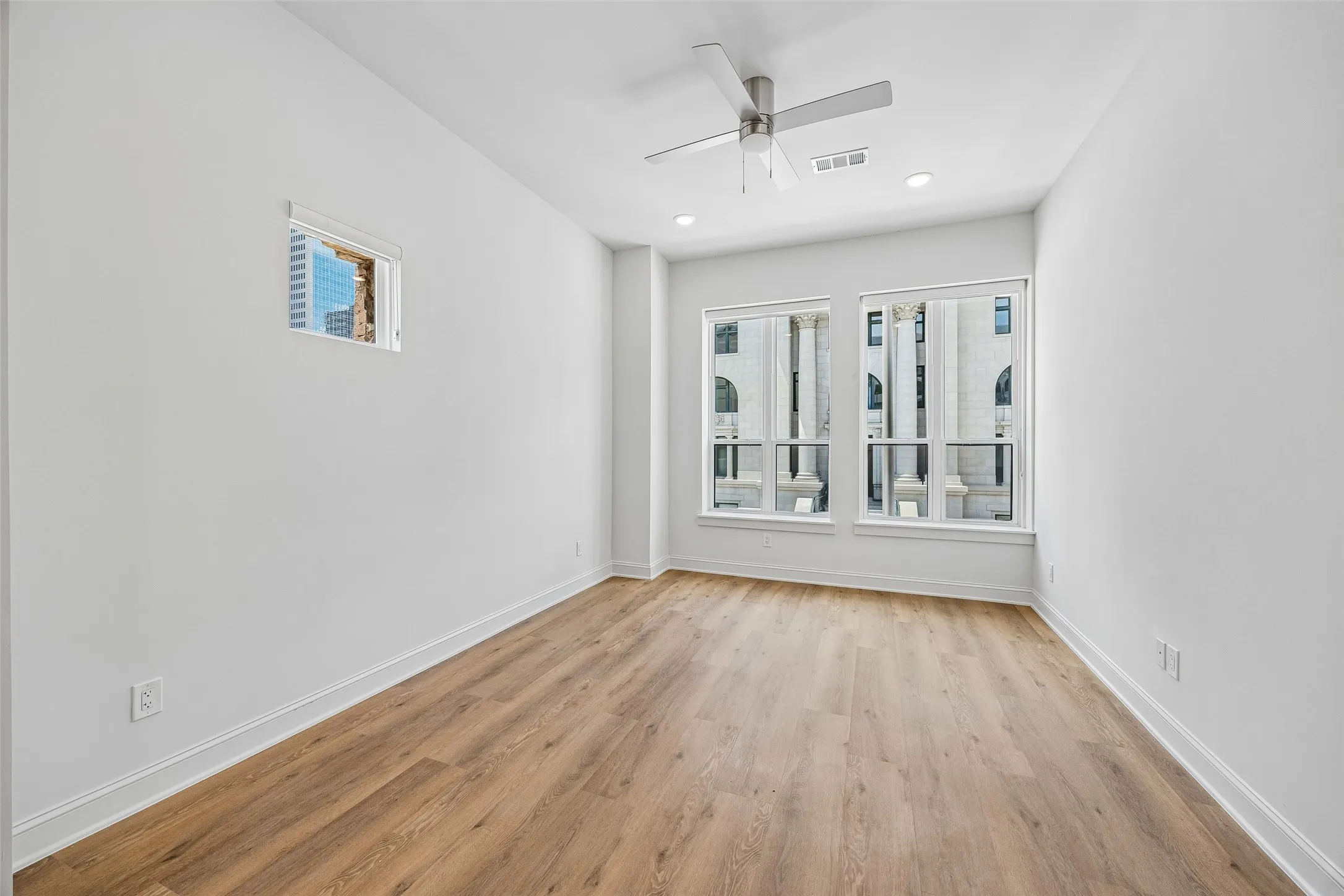 Apartment For Rent in Dallas County , 2010 Commerce Street B201, Dallas, Texas 75201, 1 Bedroom, 2 Bathroom, Garage spaces, 815 Sqft, built in 1925, mls#21335305, Real Estate Agent in Dallas, Homes For Rent in Dallas county, Homes For Rent in Dallas, Realtor in Dallas Texas, Real Estate Brokerage Independent Realty Texas, Luminita Cordes Realtor
