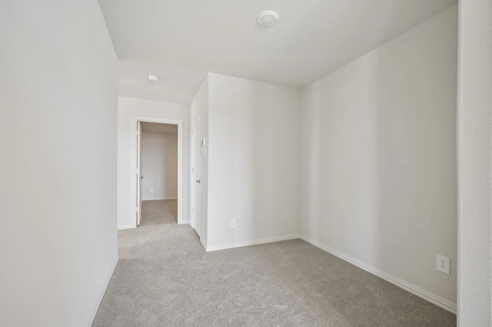  Photo is not of the actual home, but is an inspirational photo of builder’s model home and may depict options, furnishings, and/or decorator features that are not included.
