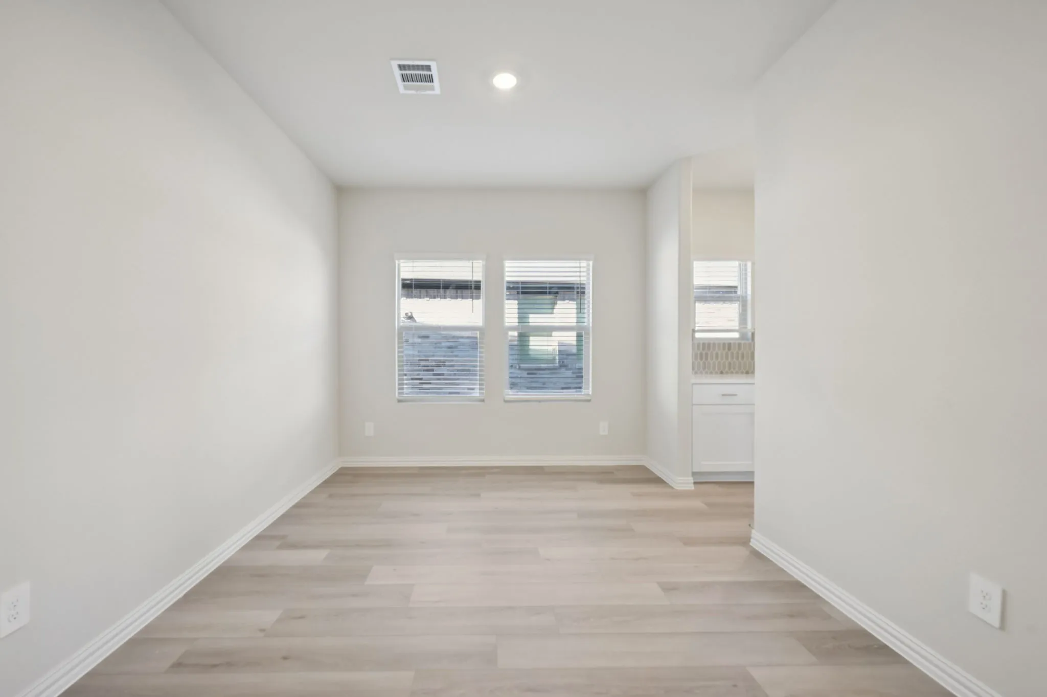  Photo is not of the actual home, but is an inspirational photo of builder’s model home and may depict options, furnishings, and/or decorator features that are not included.
