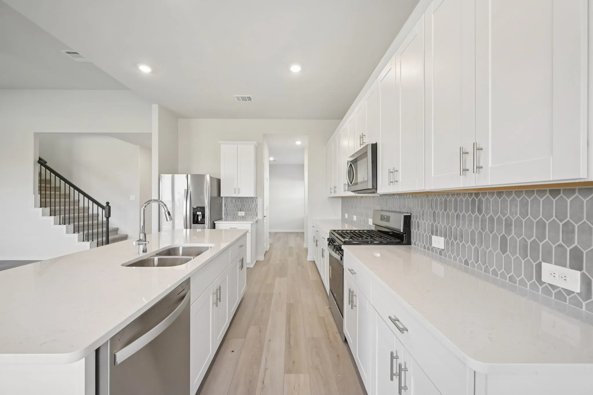  Photo is not of the actual home, but is an inspirational photo of builder’s model home and may depict options, furnishings, and/or decorator features that are not included.
