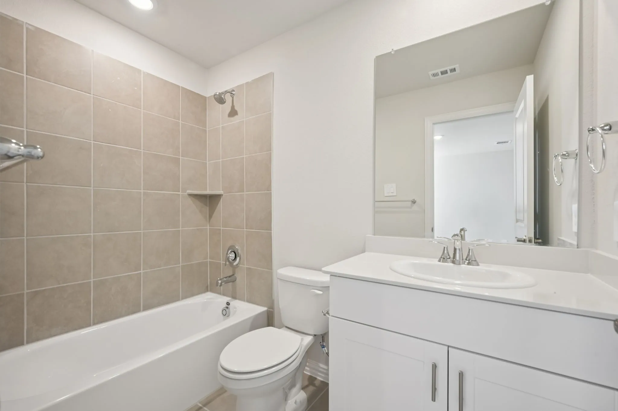  Photo is not of the actual home, but is an inspirational photo of builder’s model home and may depict options, furnishings, and/or decorator features that are not included.
