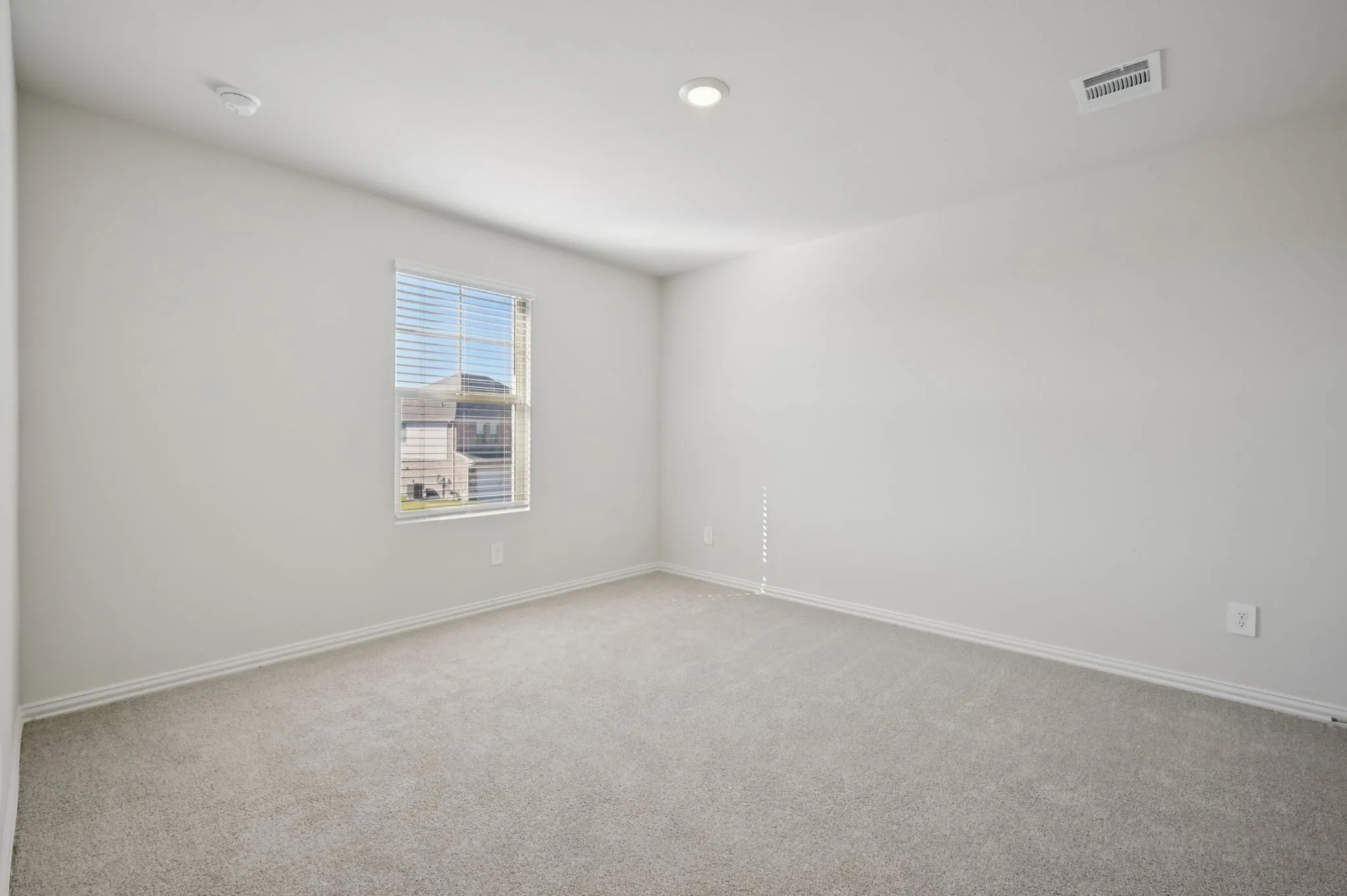  Photo is not of the actual home, but is an inspirational photo of builder’s model home and may depict options, furnishings, and/or decorator features that are not included.
