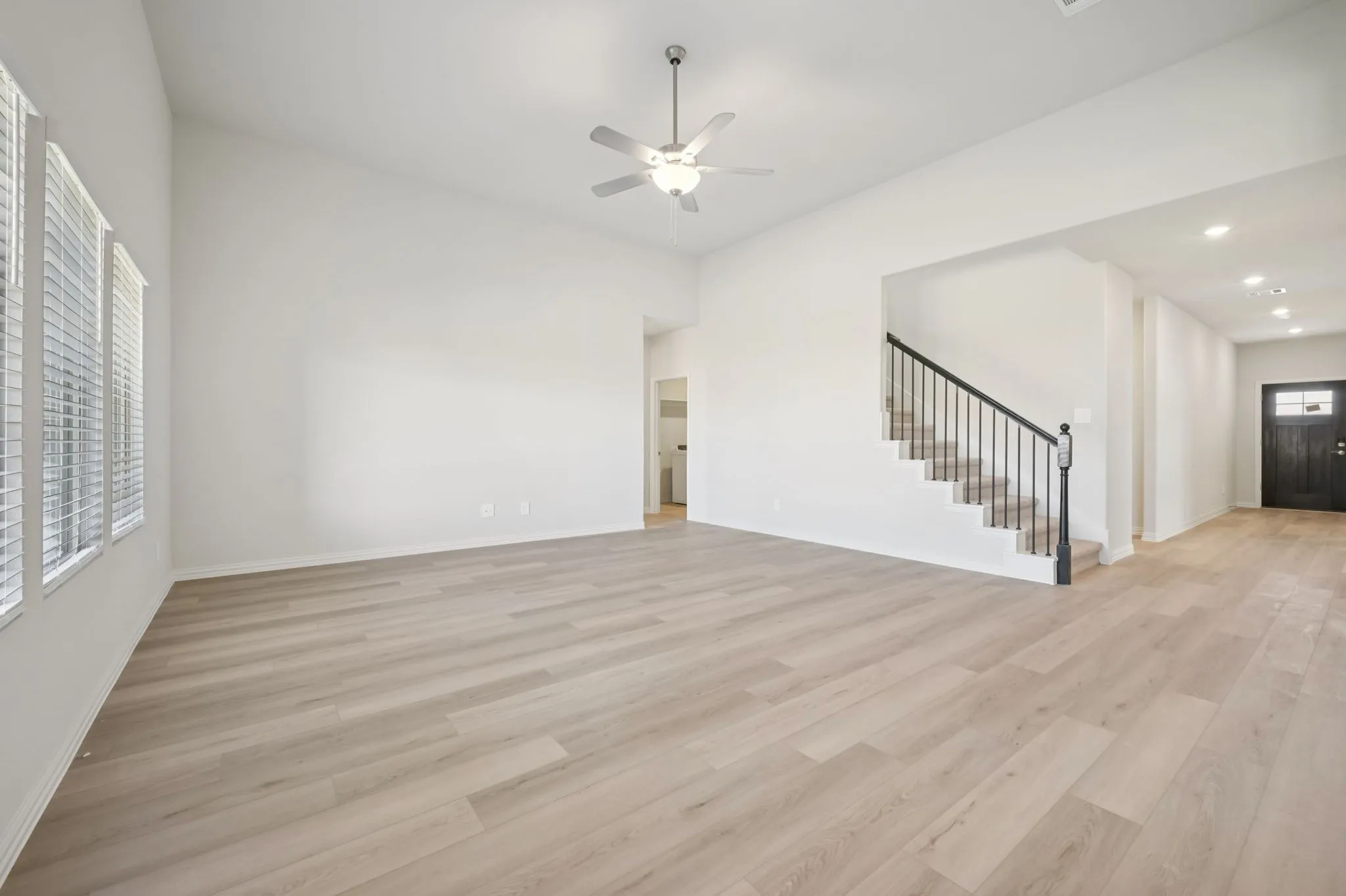  Photo is not of the actual home, but is an inspirational photo of builder’s model home and may depict options, furnishings, and/or decorator features that are not included.
