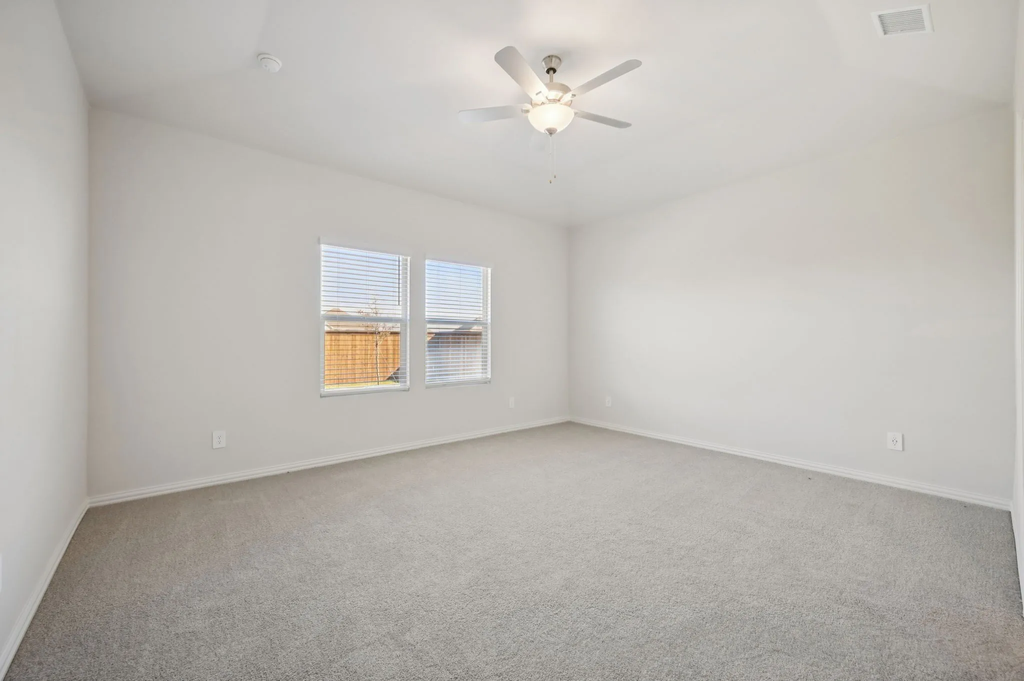  Photo is not of the actual home, but is an inspirational photo of builder’s model home and may depict options, furnishings, and/or decorator features that are not included.
