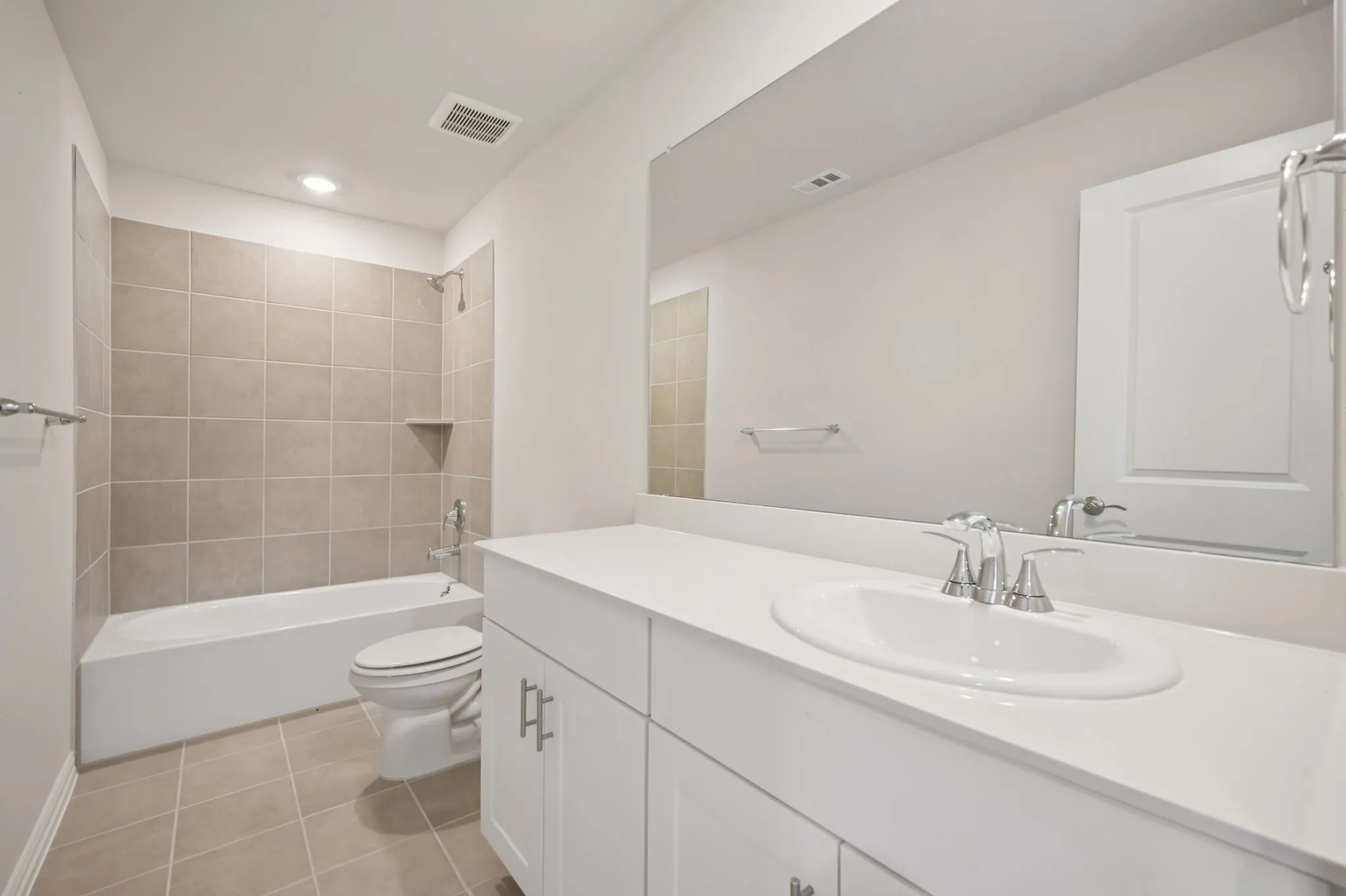  Photo is not of the actual home, but is an inspirational photo of builder’s model home and may depict options, furnishings, and/or decorator features that are not included.
