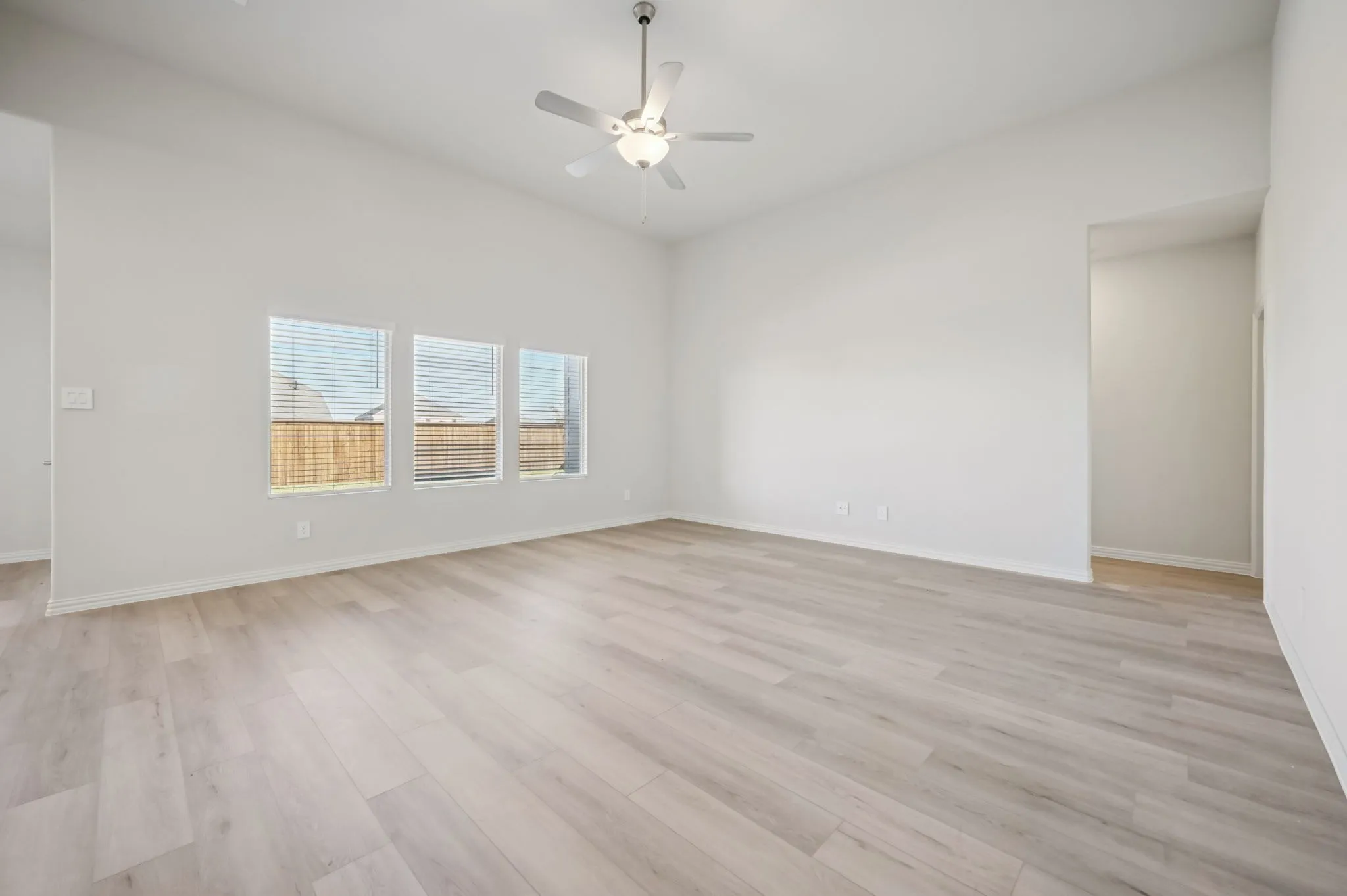  Photo is not of the actual home, but is an inspirational photo of builder’s model home and may depict options, furnishings, and/or decorator features that are not included.
