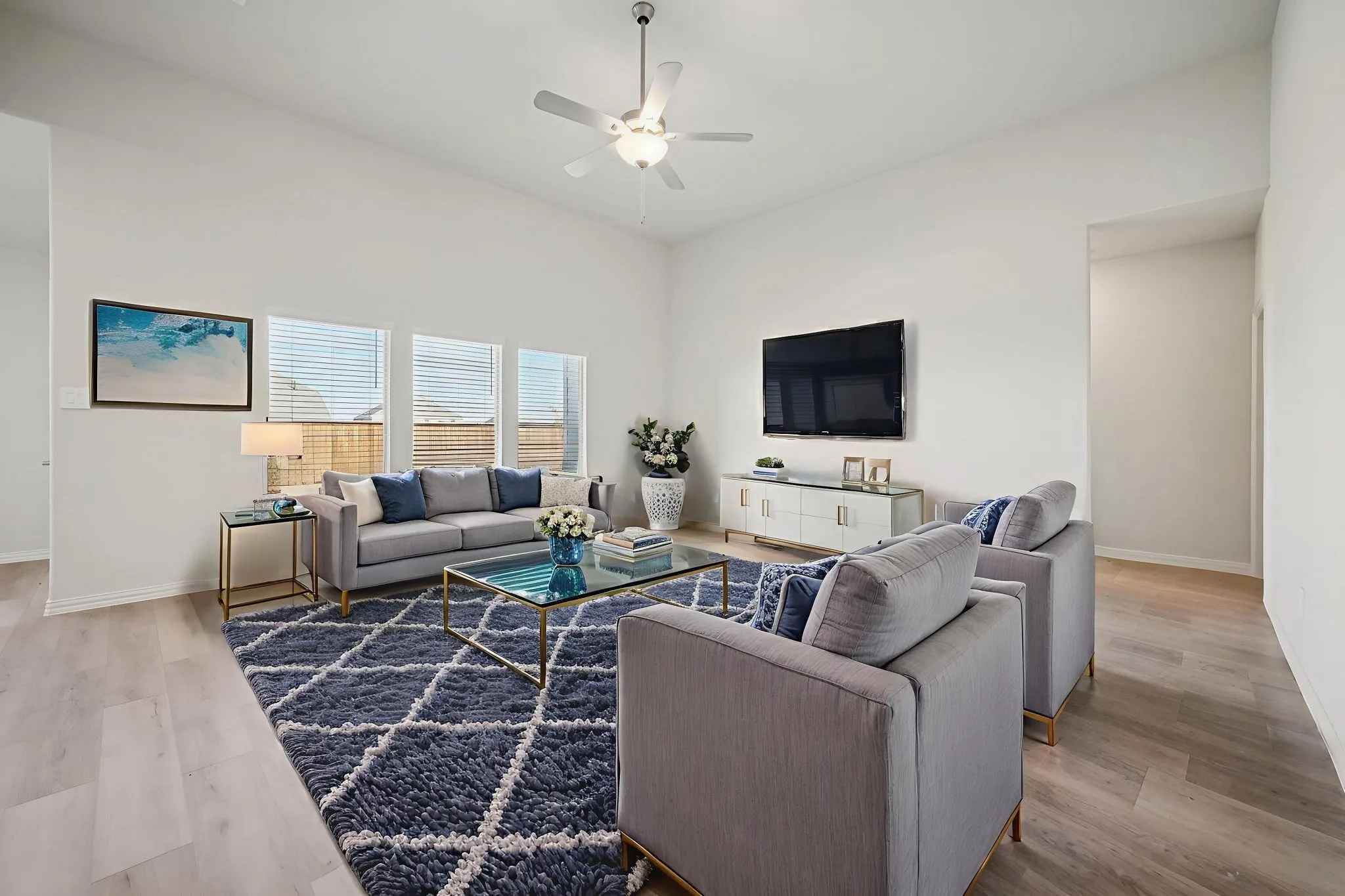  Photo is not of the actual home, but is an inspirational photo of builder’s model home and may depict options, furnishings, and/or decorator features that are not included.
