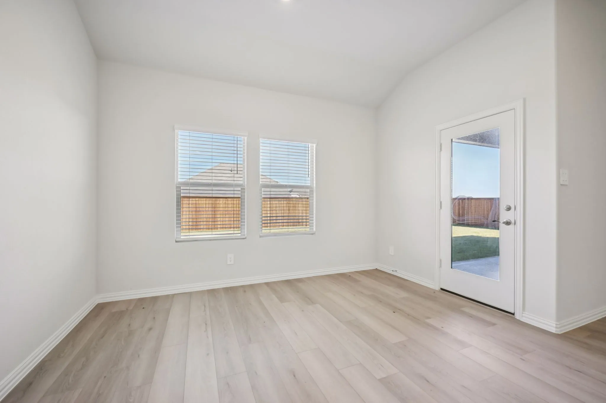  Photo is not of the actual home, but is an inspirational photo of builder’s model home and may depict options, furnishings, and/or decorator features that are not included.
