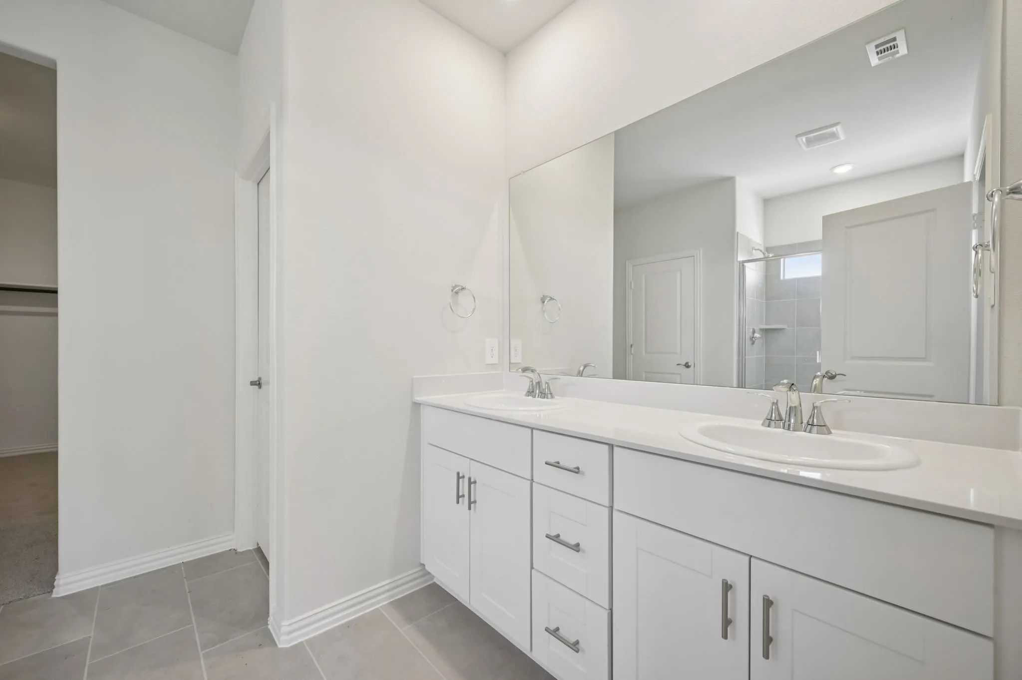  Photo is not of the actual home, but is an inspirational photo of builder’s model home and may depict options, furnishings, and/or decorator features that are not included.
