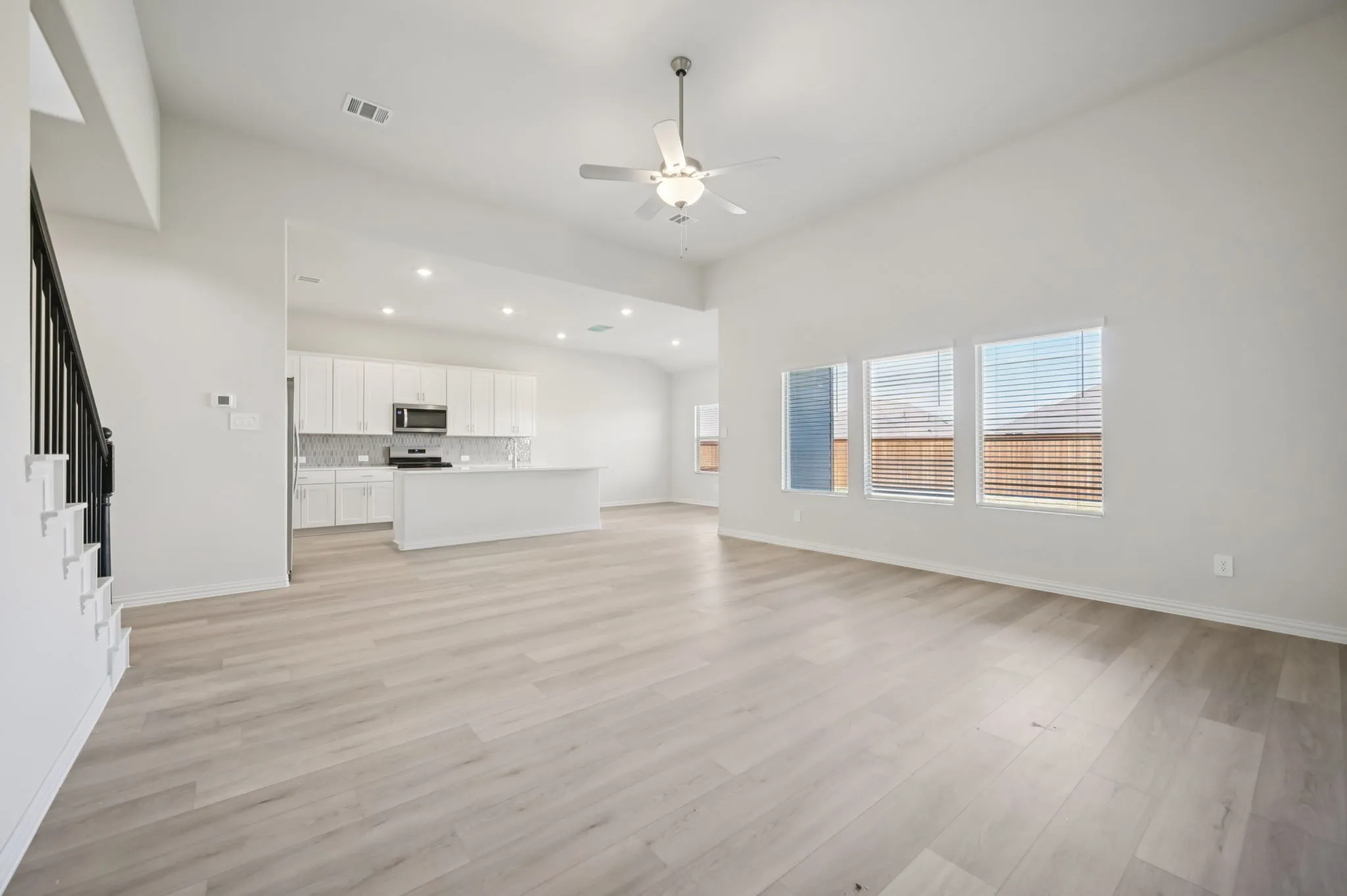  Photo is not of the actual home, but is an inspirational photo of builder’s model home and may depict options, furnishings, and/or decorator features that are not included.
