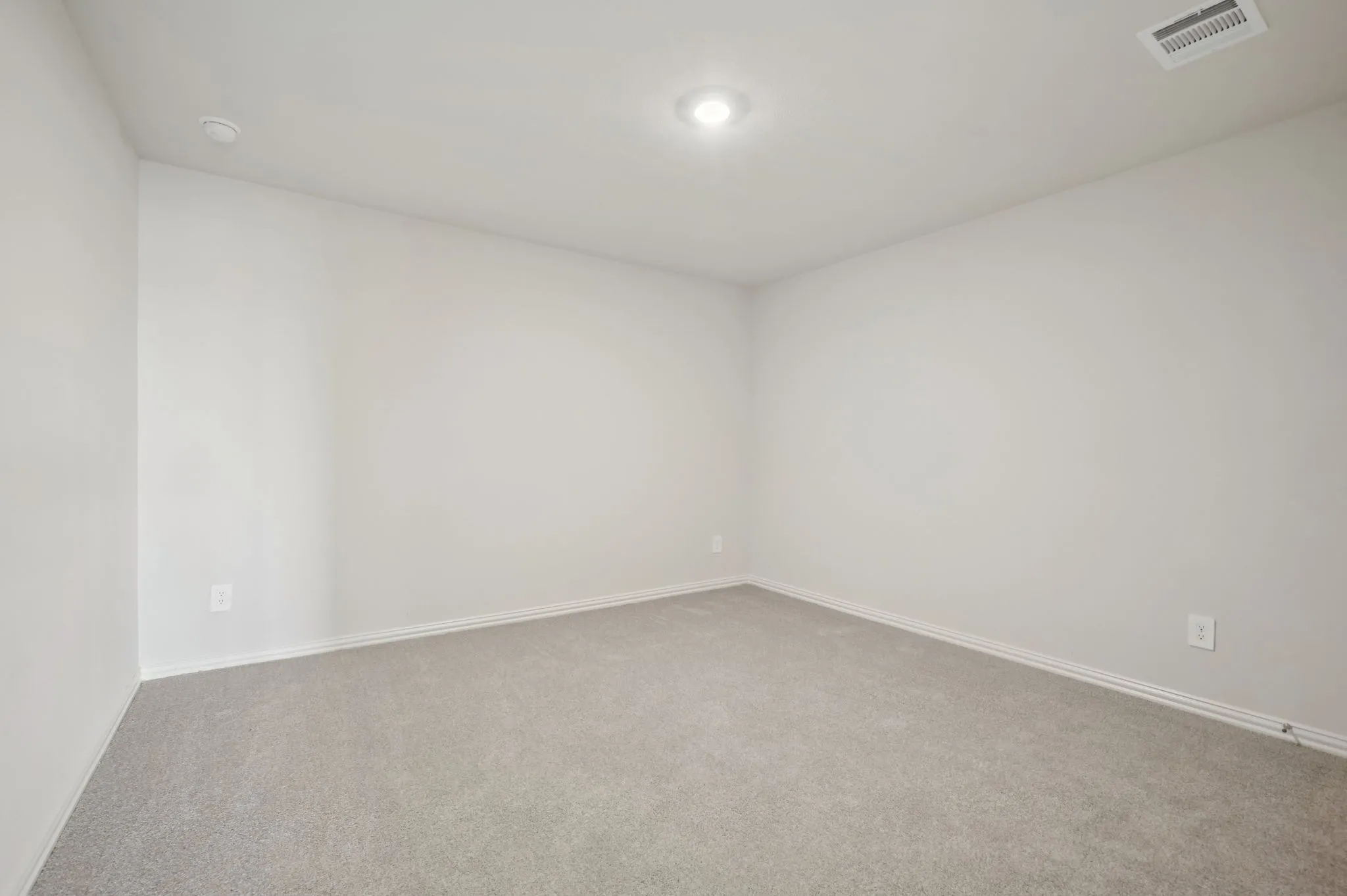  Photo is not of the actual home, but is an inspirational photo of builder’s model home and may depict options, furnishings, and/or decorator features that are not included.
