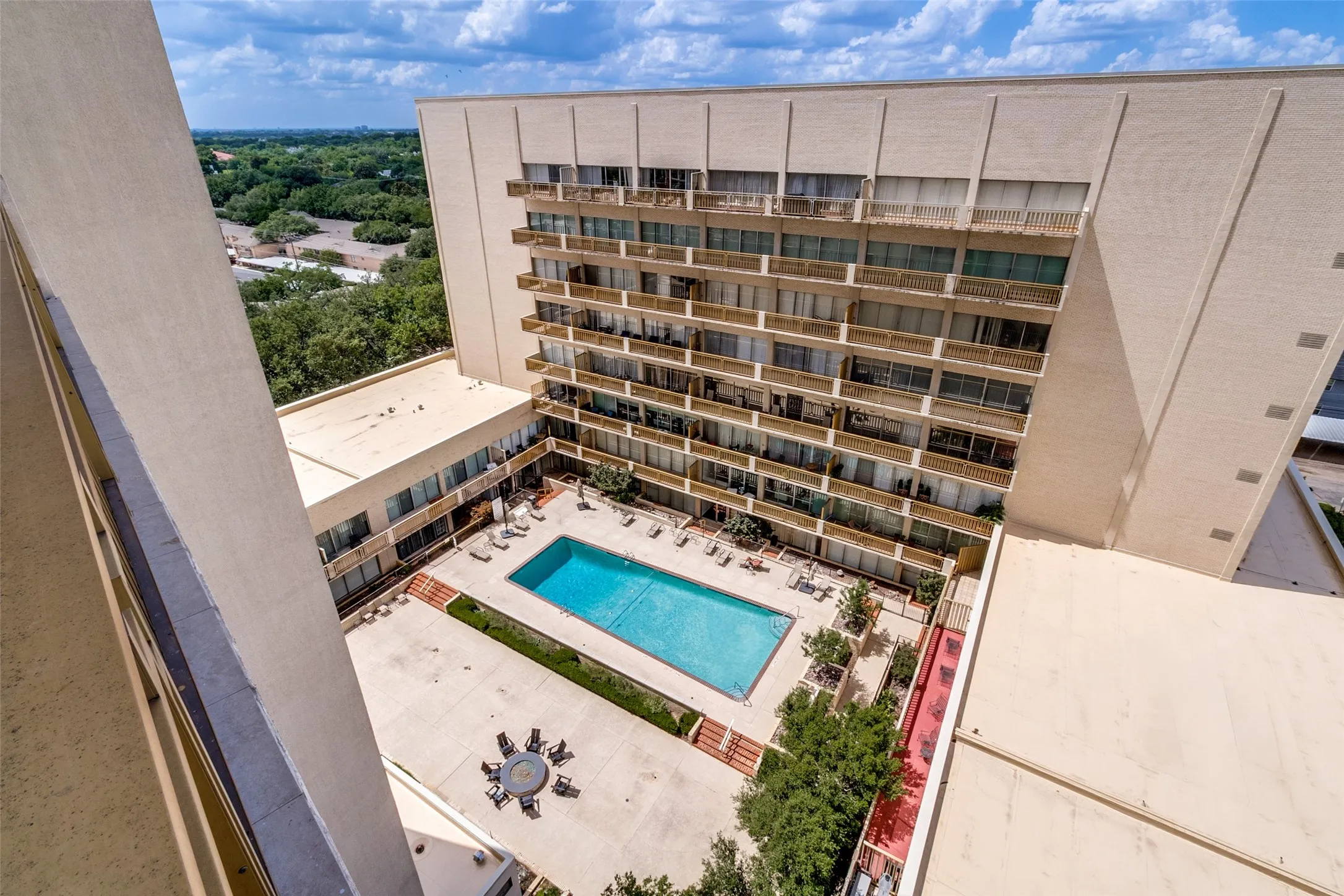 Condominium For Rent in Dallas County , 6211 W Northwest Highway 1004, Dallas, Texas 75225, 2 Bedroom, 2 Bathroom, 1 Garage spaces, 1,130 Sqft, built in 1966, mls#21336126, Real Estate Agent in Dallas, Homes For Rent in Dallas county, Homes For Rent in Dallas, Realtor in Dallas Texas, Real Estate Brokerage Independent Realty Texas, Luminita Cordes Realtor