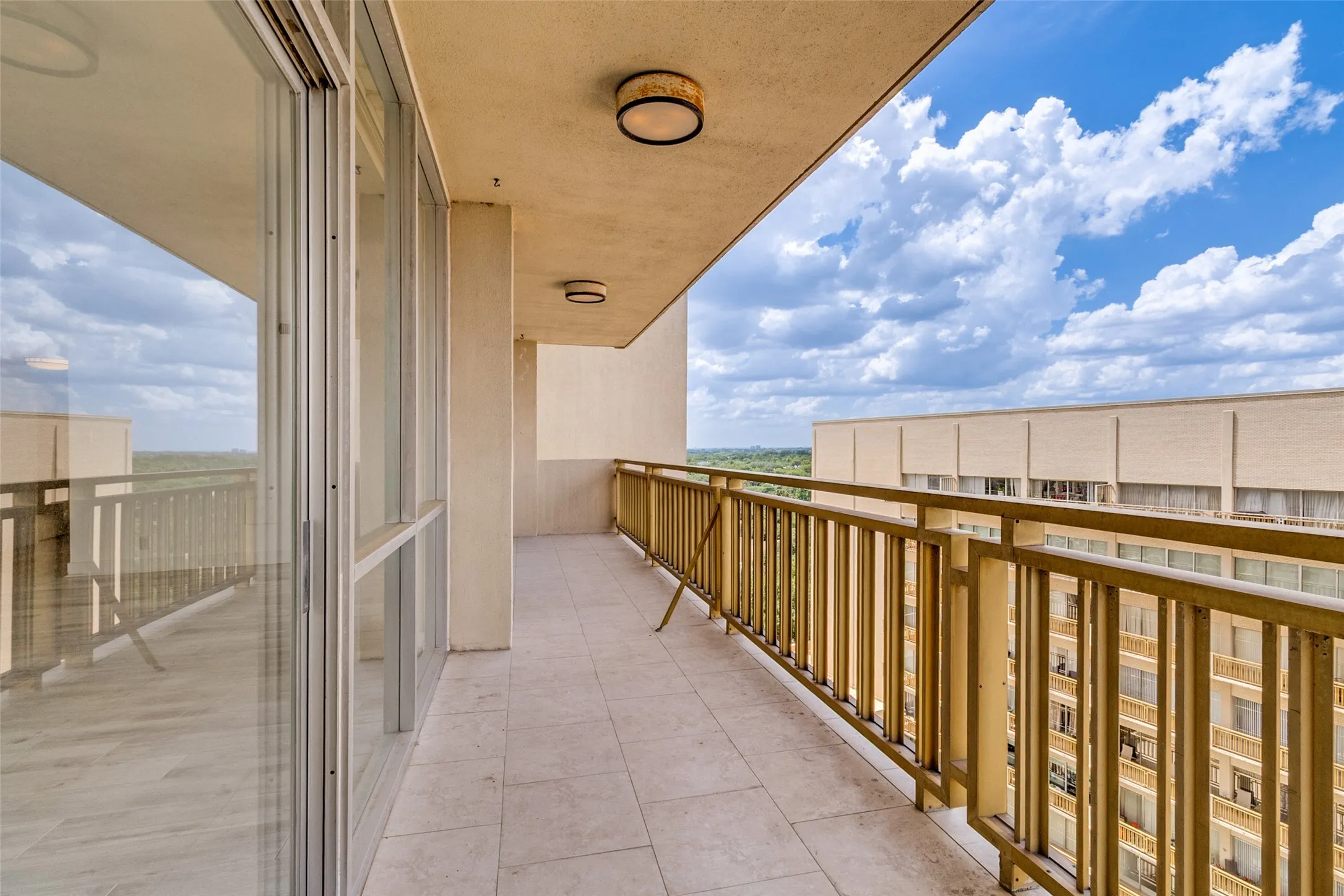 Condominium For Rent in Dallas County , 6211 W Northwest Highway 1004, Dallas, Texas 75225, 2 Bedroom, 2 Bathroom, 1 Garage spaces, 1,130 Sqft, built in 1966, mls#21336126, Real Estate Agent in Dallas, Homes For Rent in Dallas county, Homes For Rent in Dallas, Realtor in Dallas Texas, Real Estate Brokerage Independent Realty Texas, Luminita Cordes Realtor